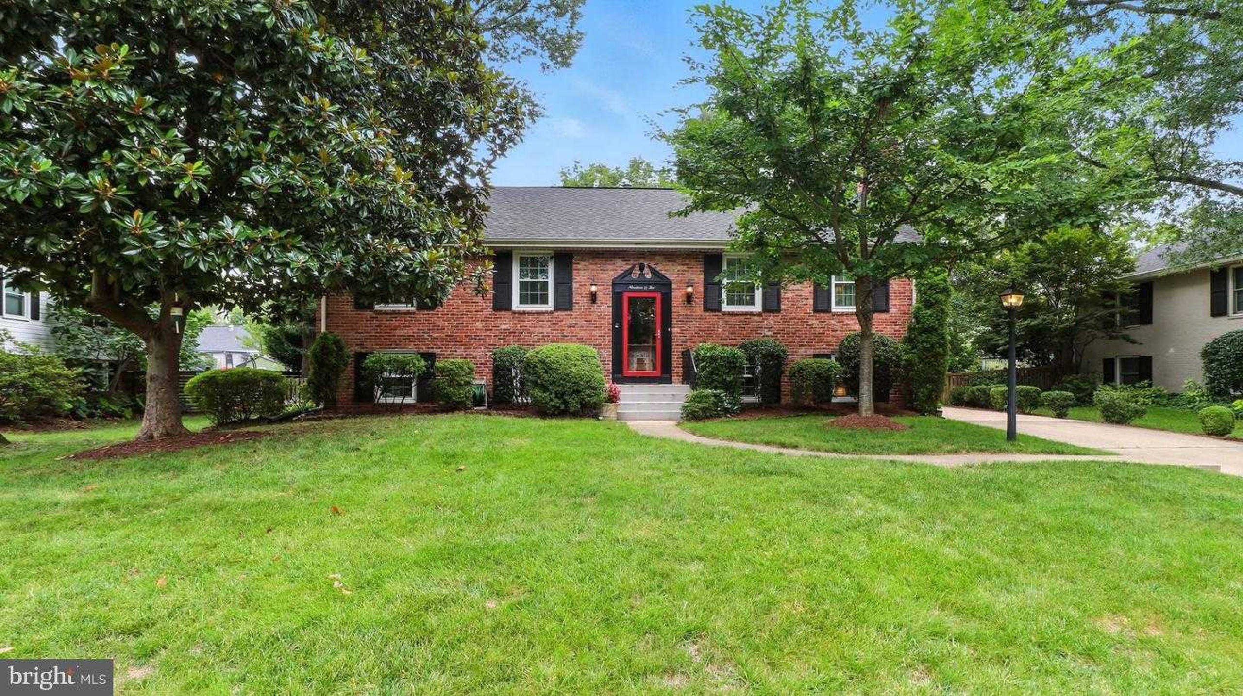 1902 Stirrup Ln, Alexandria