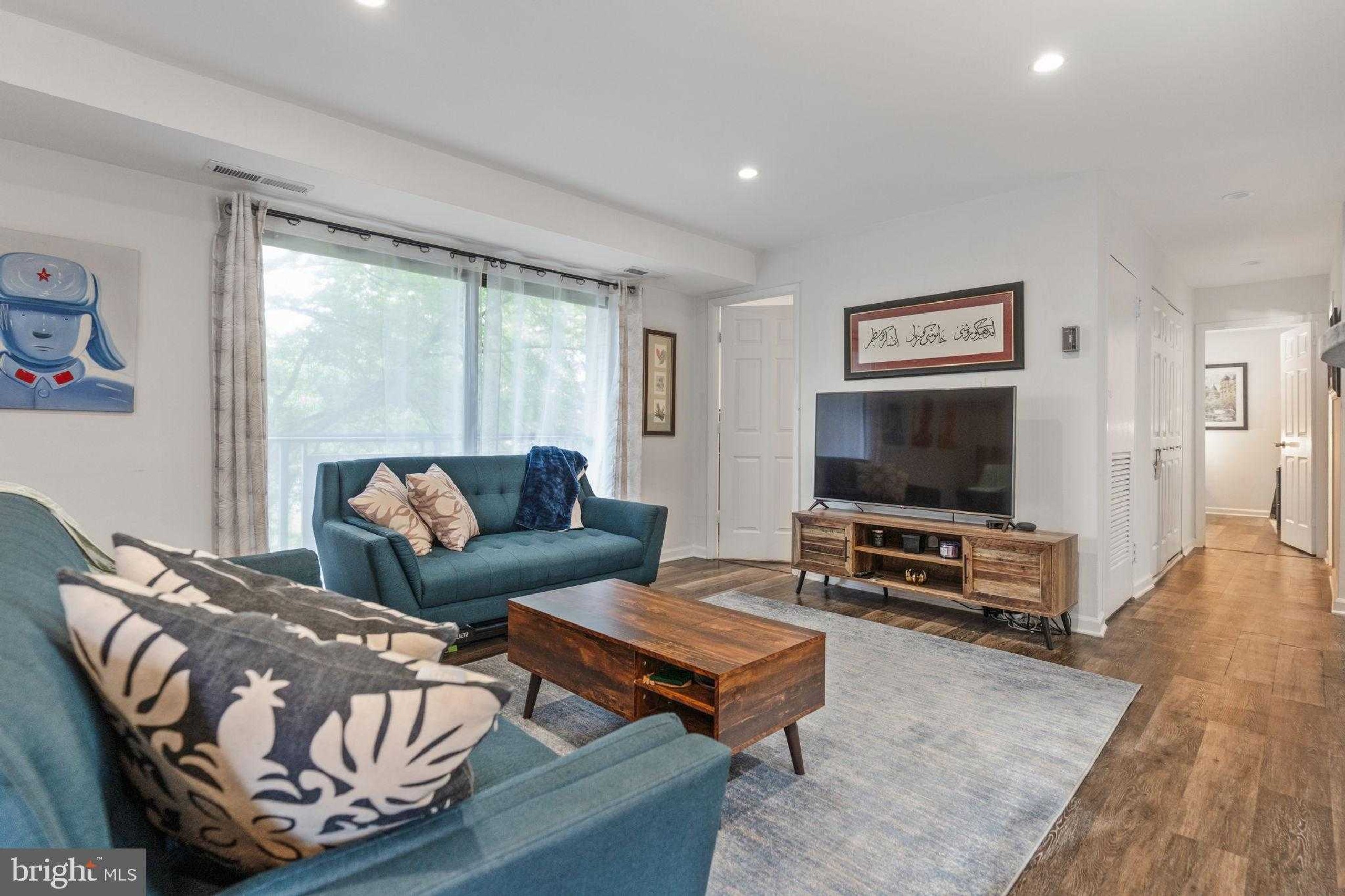 3101 S Manchester St Apt 201, Falls Church