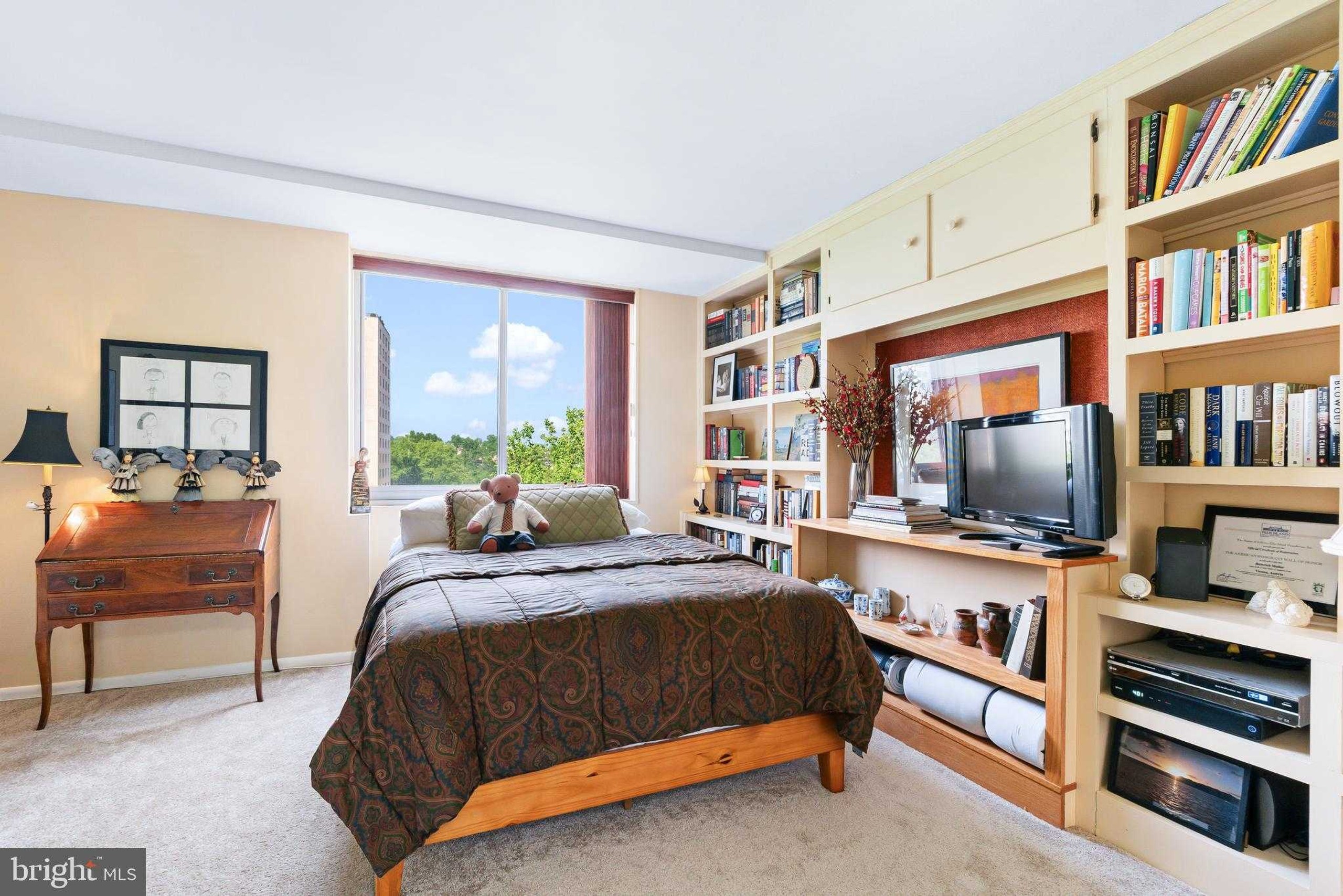 10401 Grosvenor Pl Apt 1009 photo 14