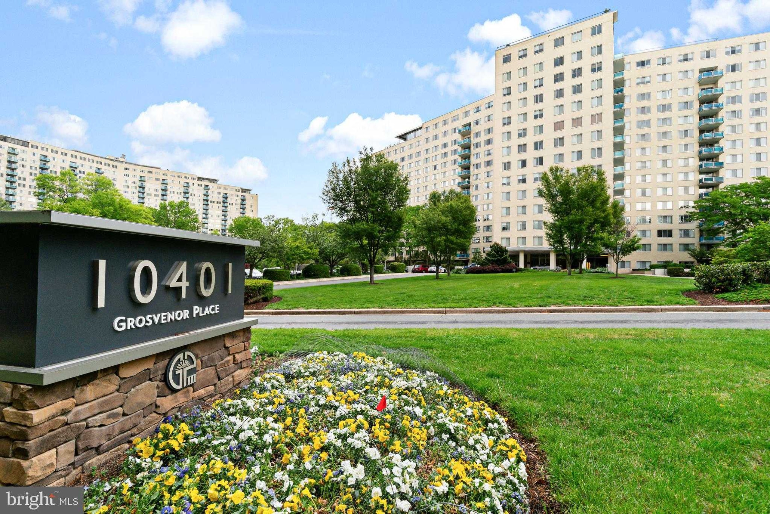 10401 Grosvenor Pl Apt 1009 photo 2
