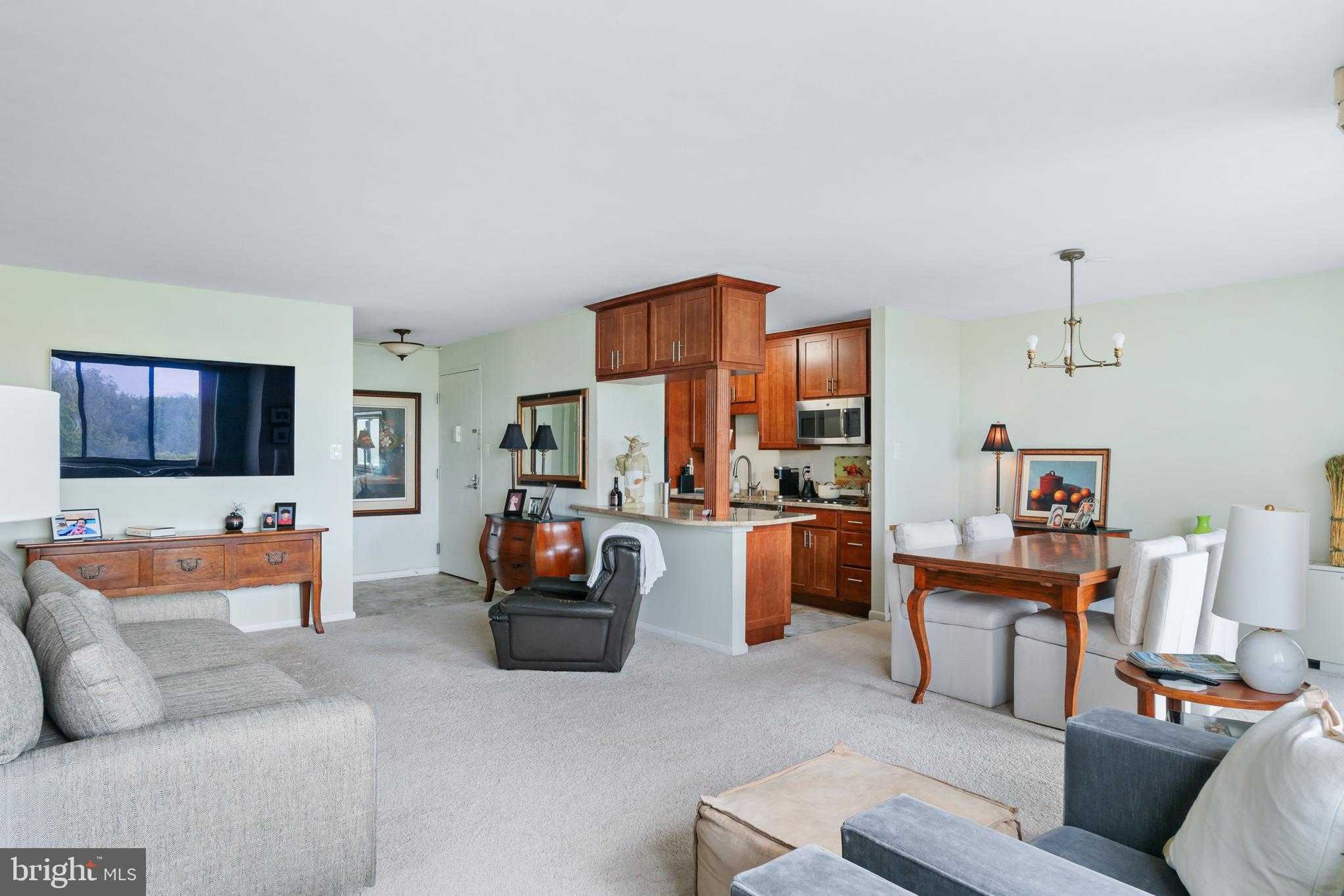 10401 Grosvenor Pl Apt 1009 photo 3