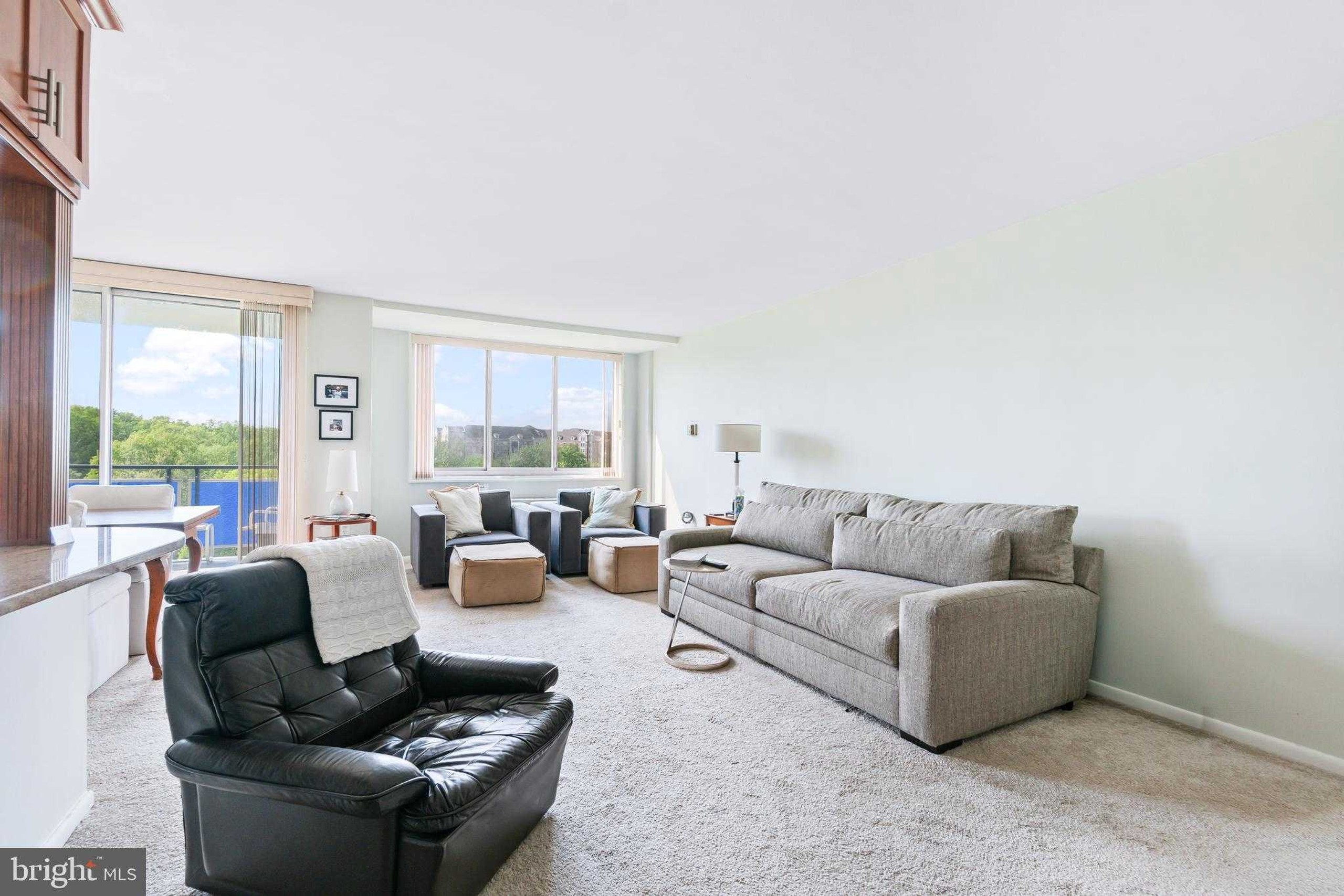10401 Grosvenor Pl Apt 1009 photo 4