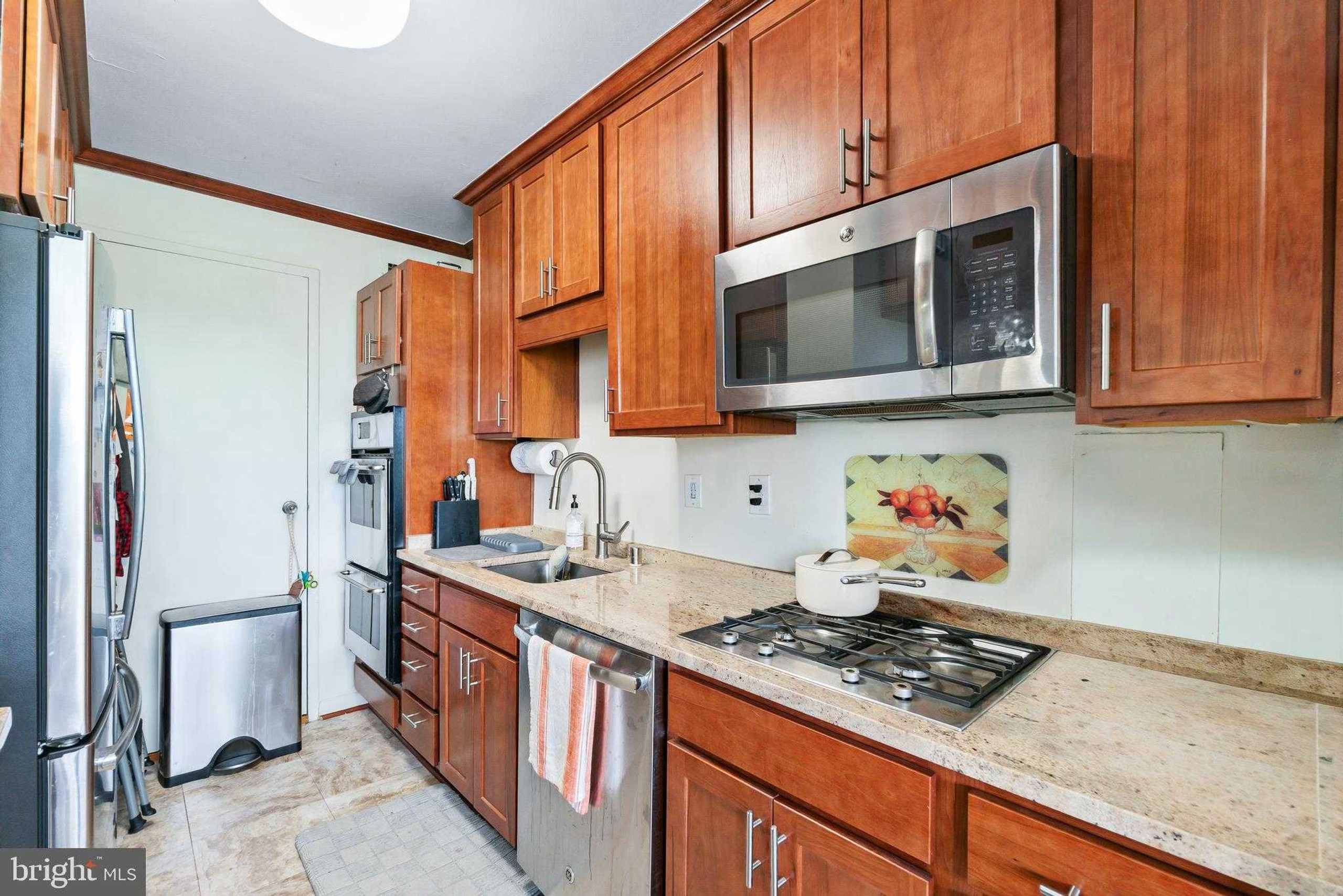 10401 Grosvenor Pl Apt 1009 photo 5