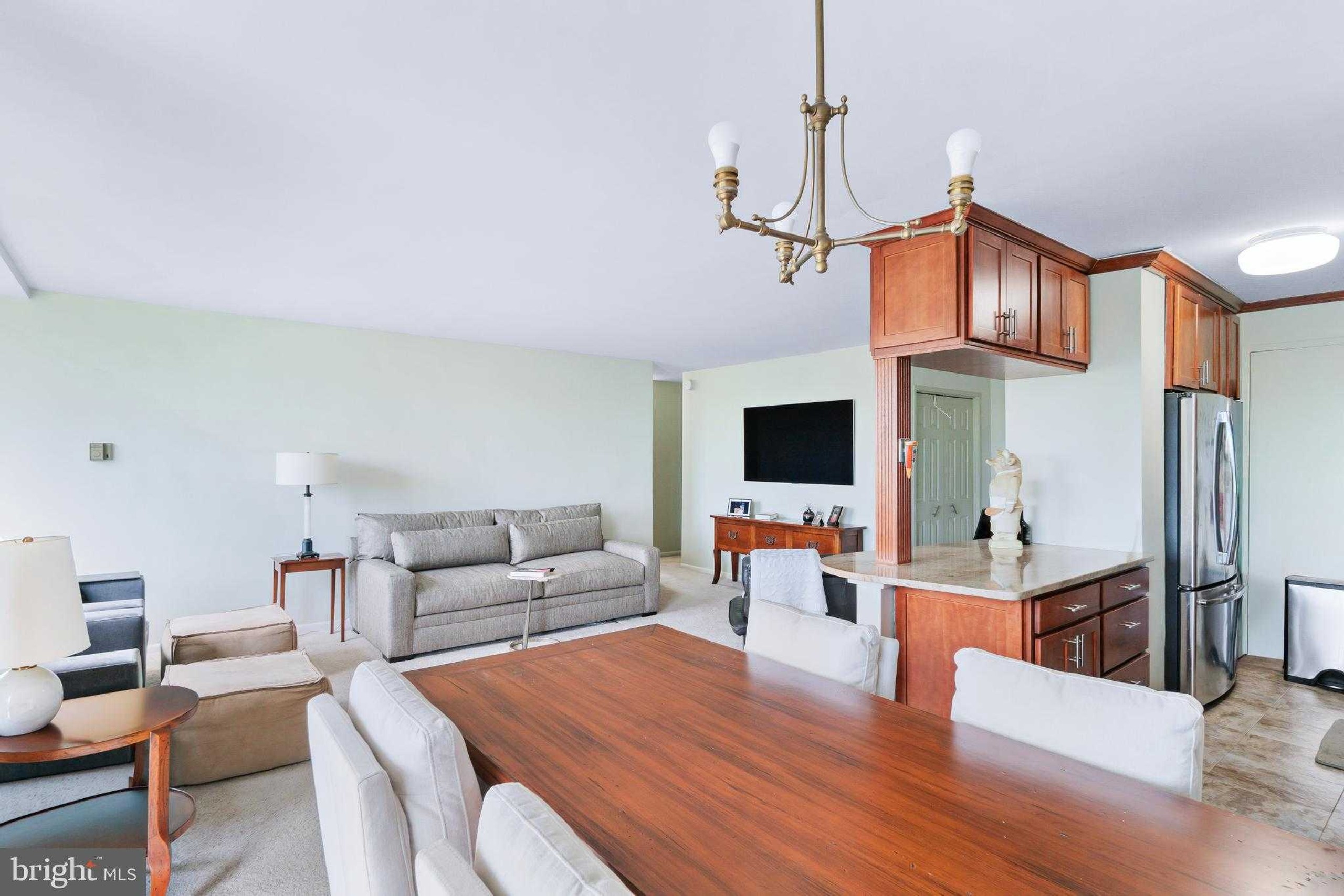 10401 Grosvenor Pl Apt 1009 photo 9