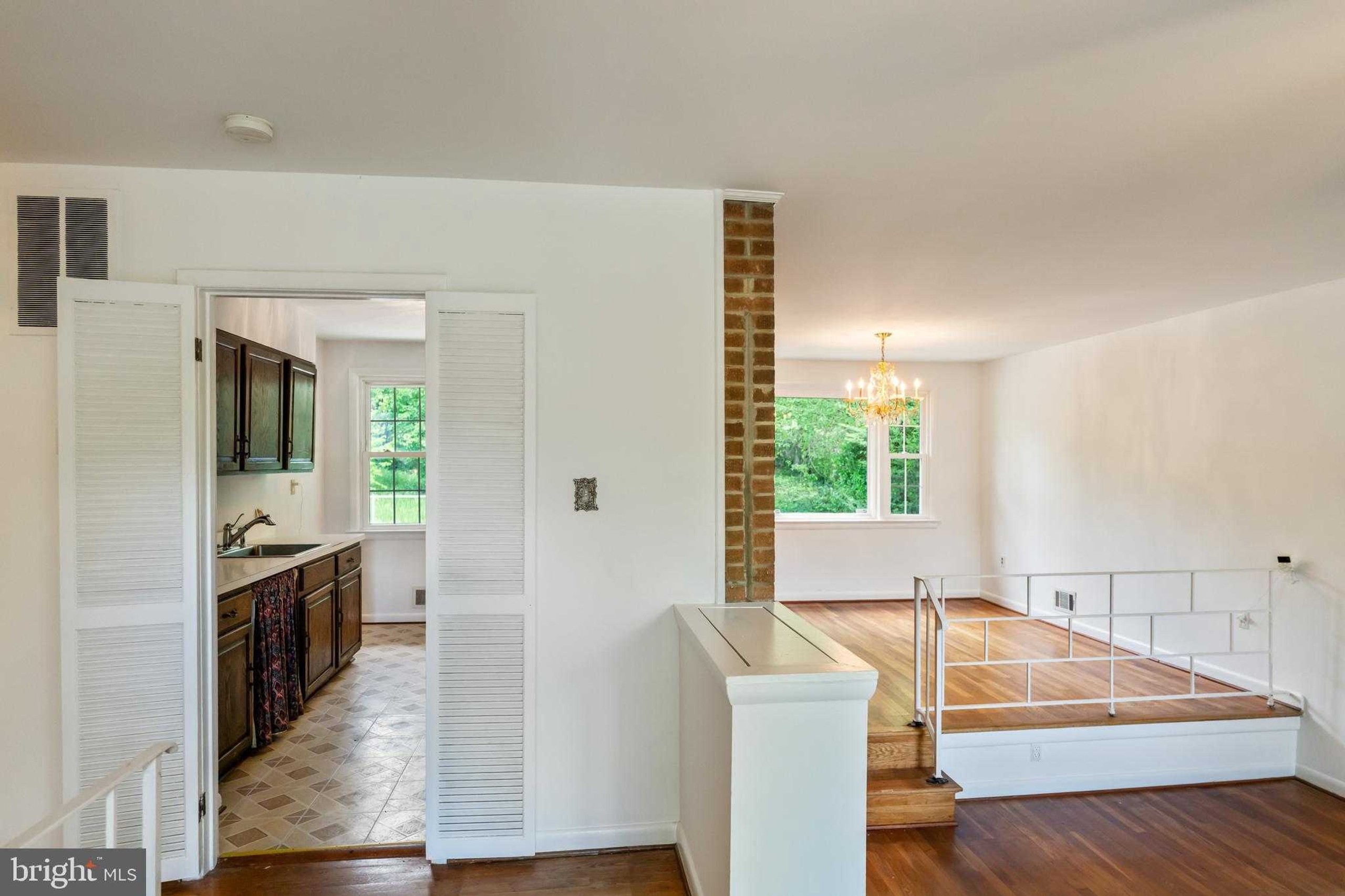 13103 Parkland Dr, Rockville