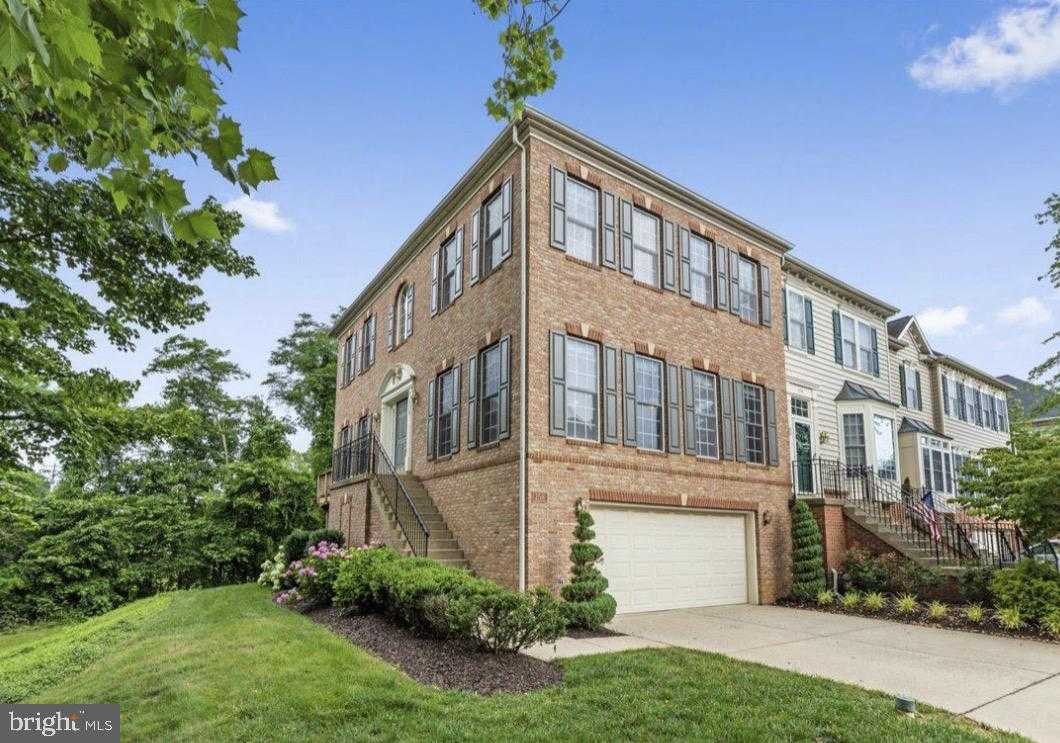 158 Riverton Pl, Edgewater