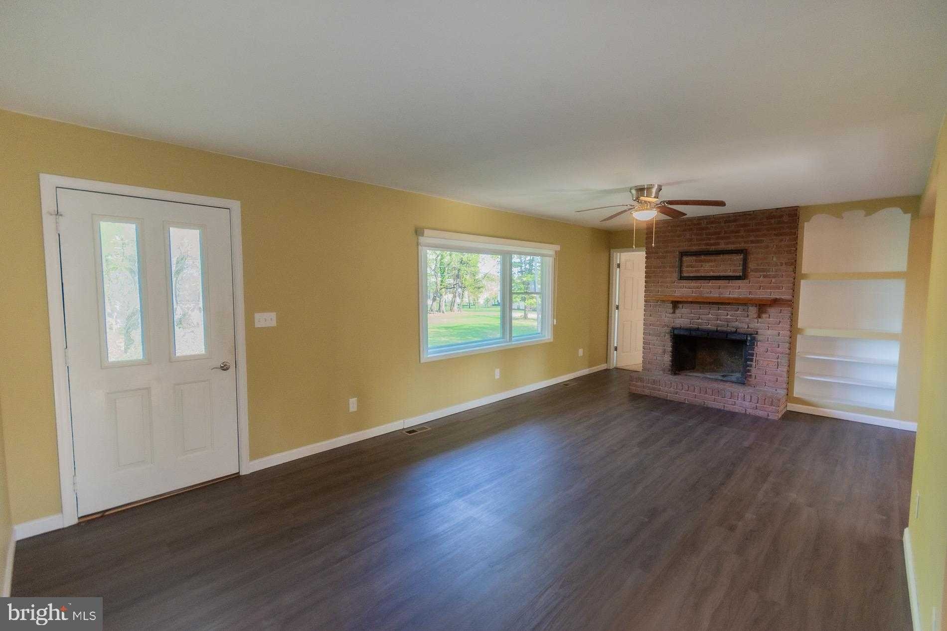 98 Woodcock Ave photo 4