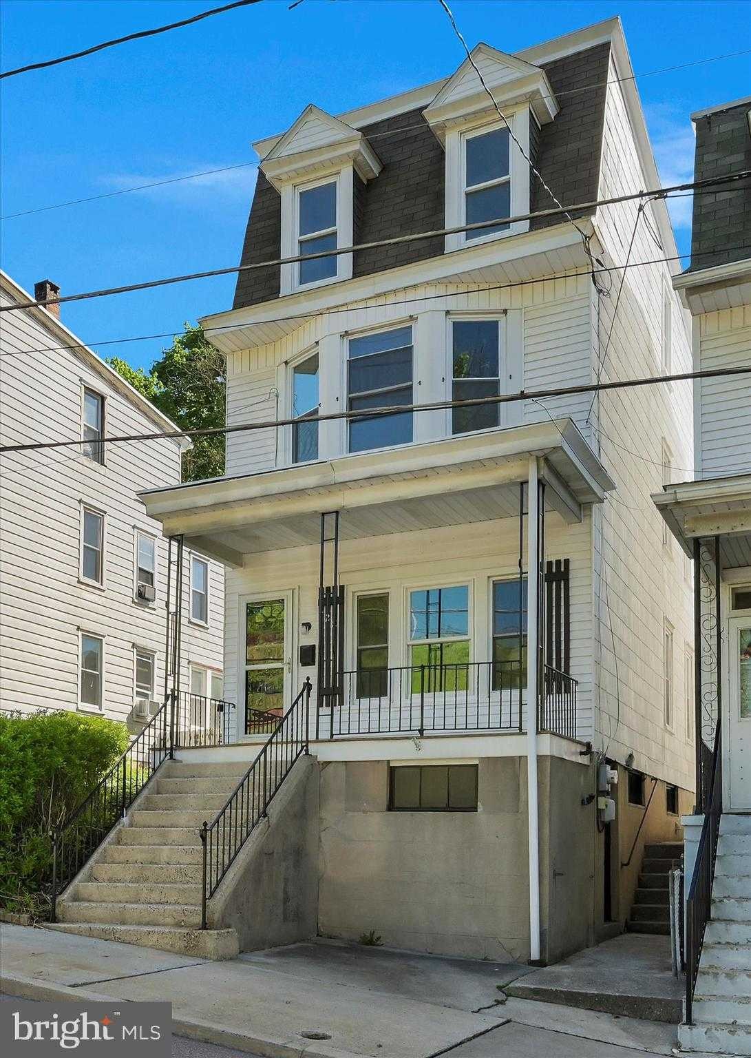 328 S Jackson St photo 2