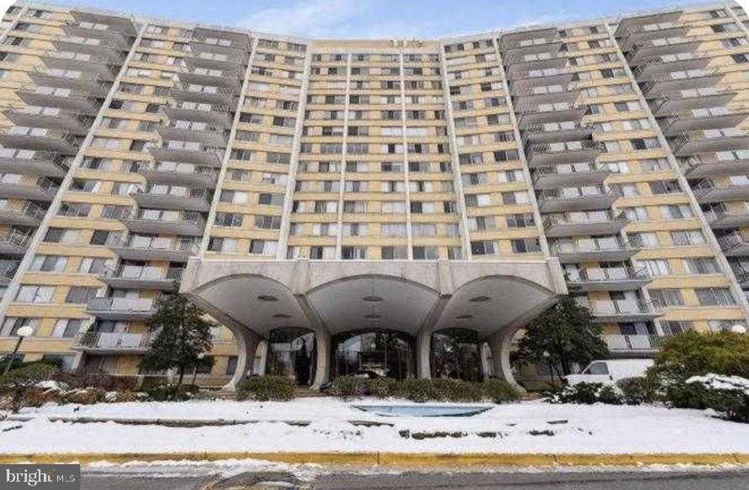 301 N Beauregard St Apt 1002, Alexandria