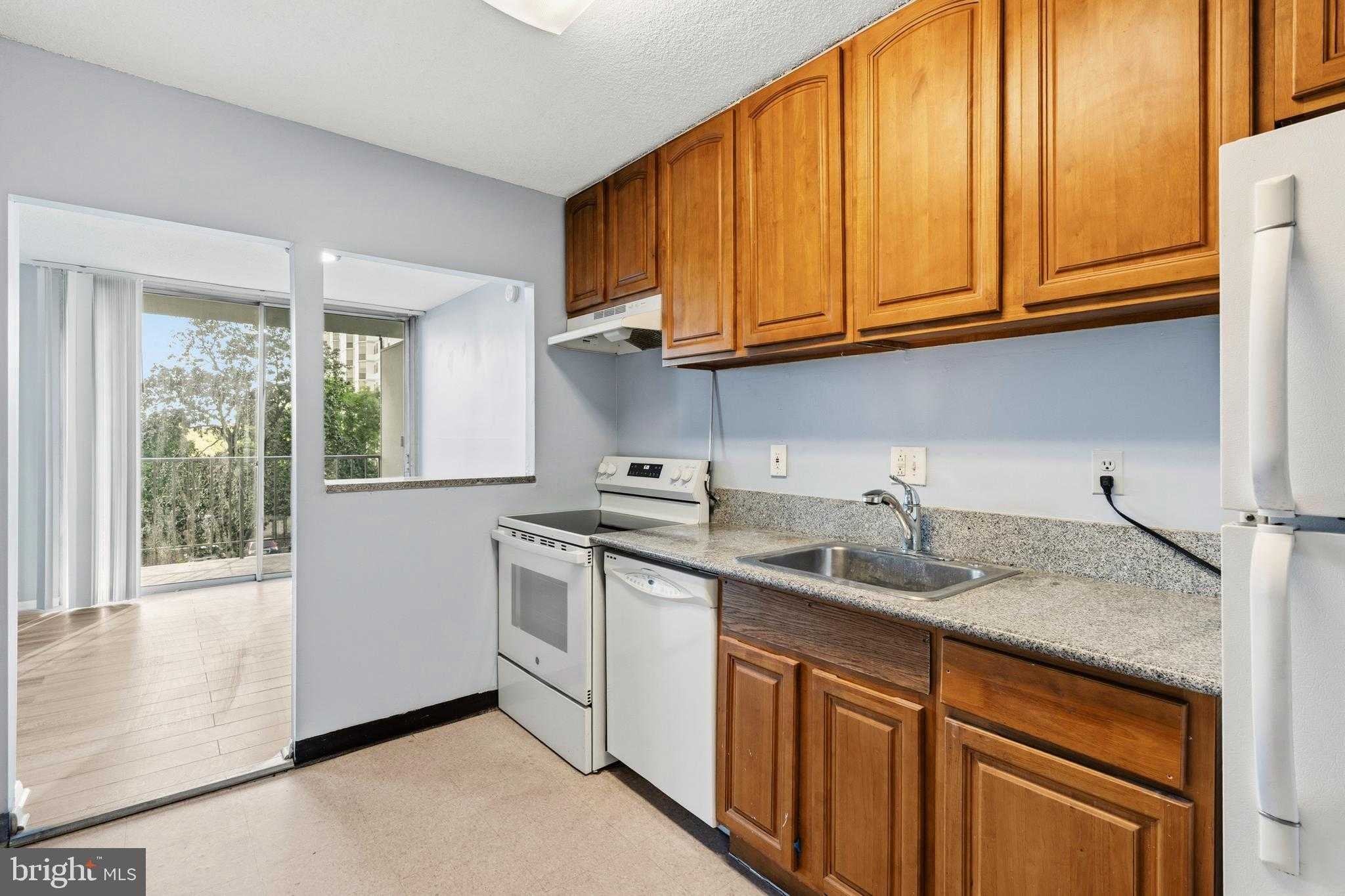 2059 Huntington Ave Apt 311 photo 4