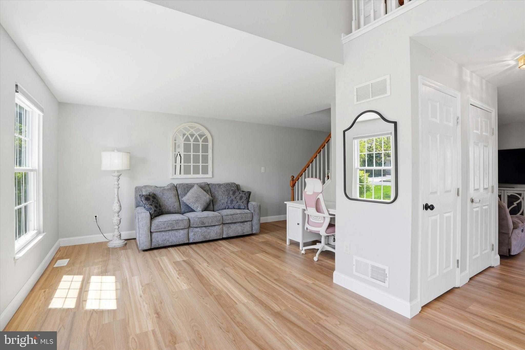 16 Horseshoe Dr photo 3