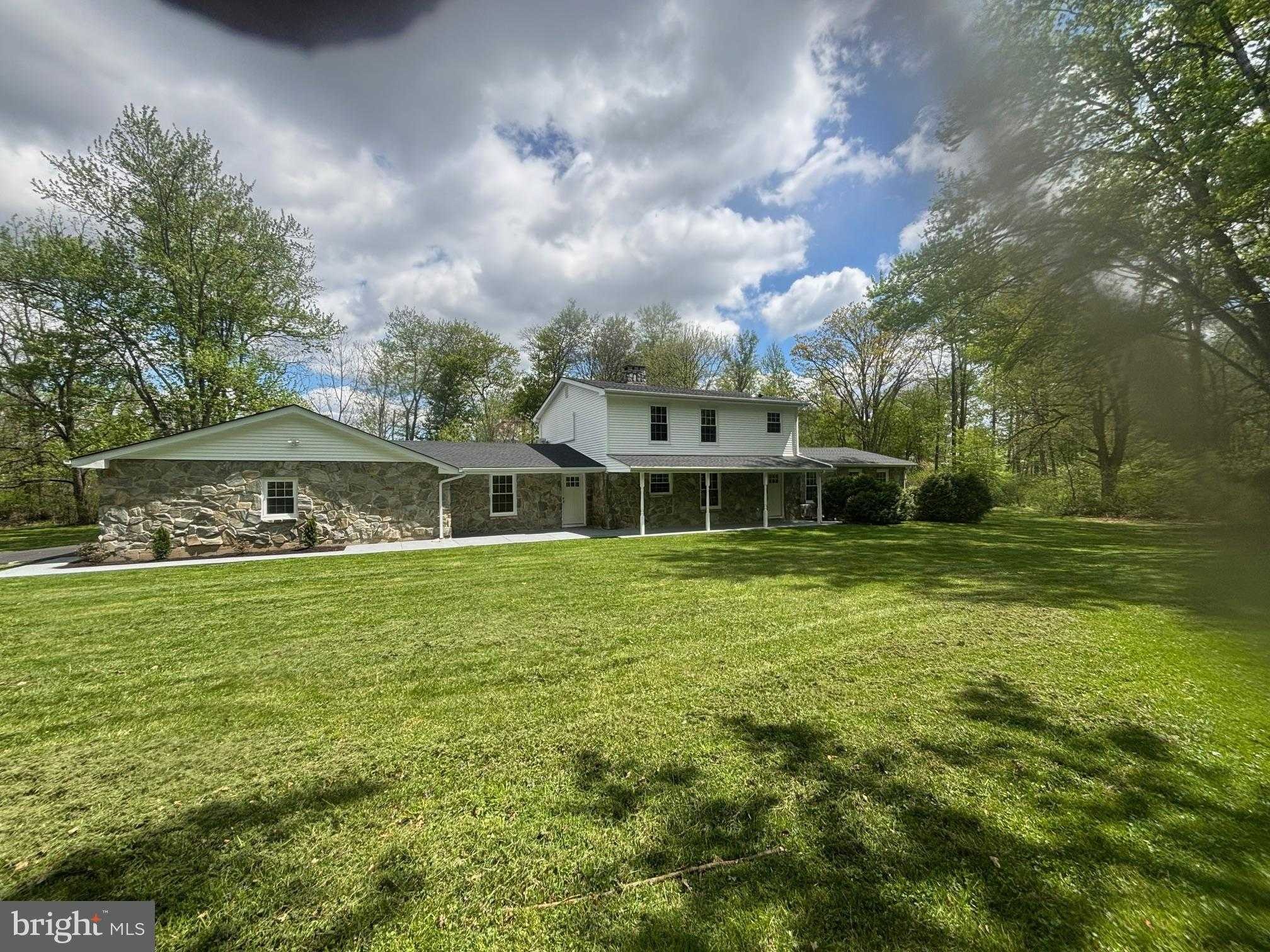 503 Whitman Ln photo 2