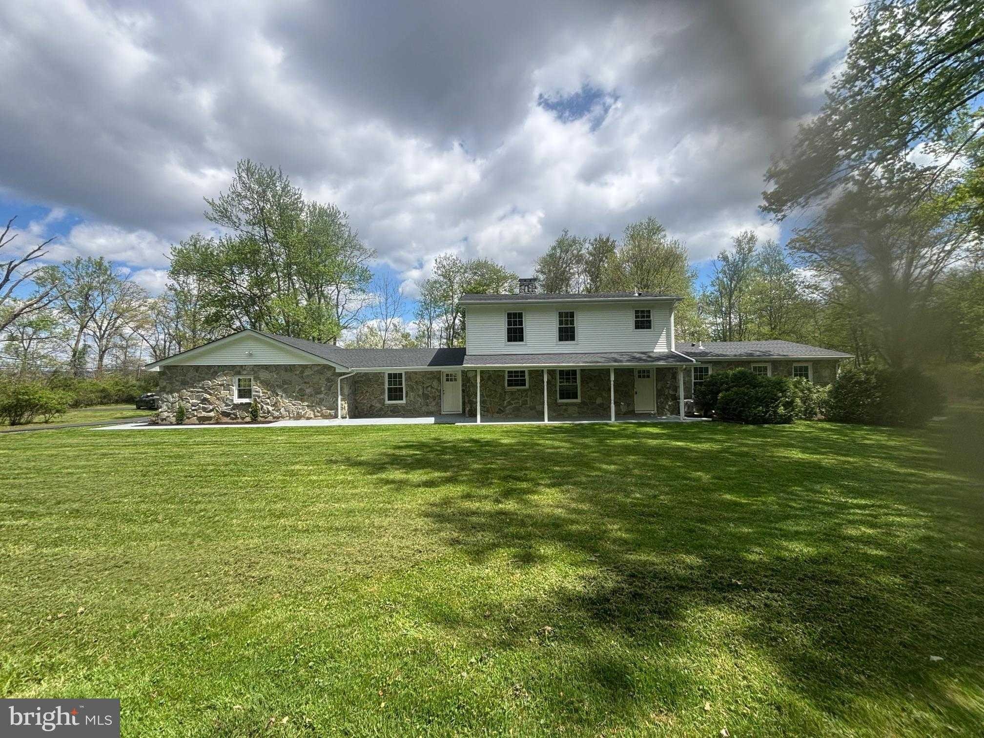 503 Whitman Ln photo 3