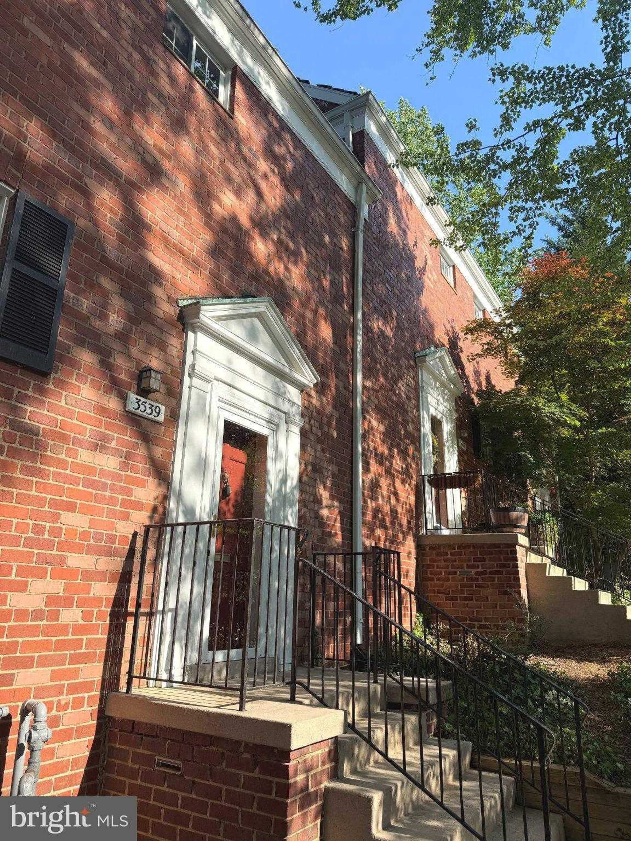 3539 Martha Custis Dr, Alexandria