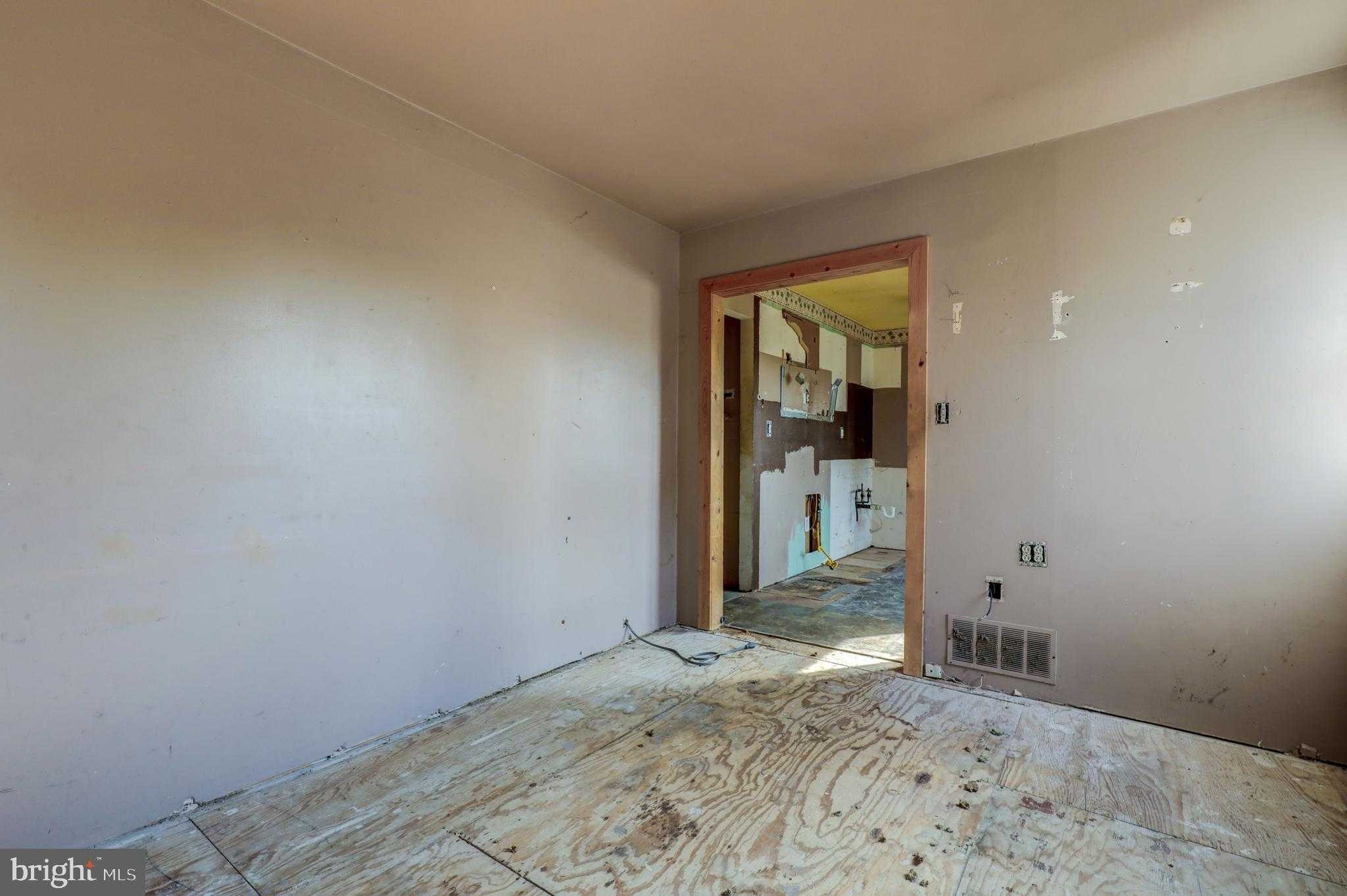 105 Garfield Ave photo 14