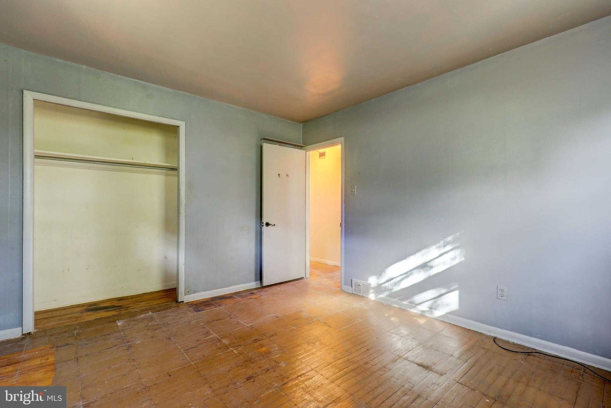 105 Garfield Ave photo 8
