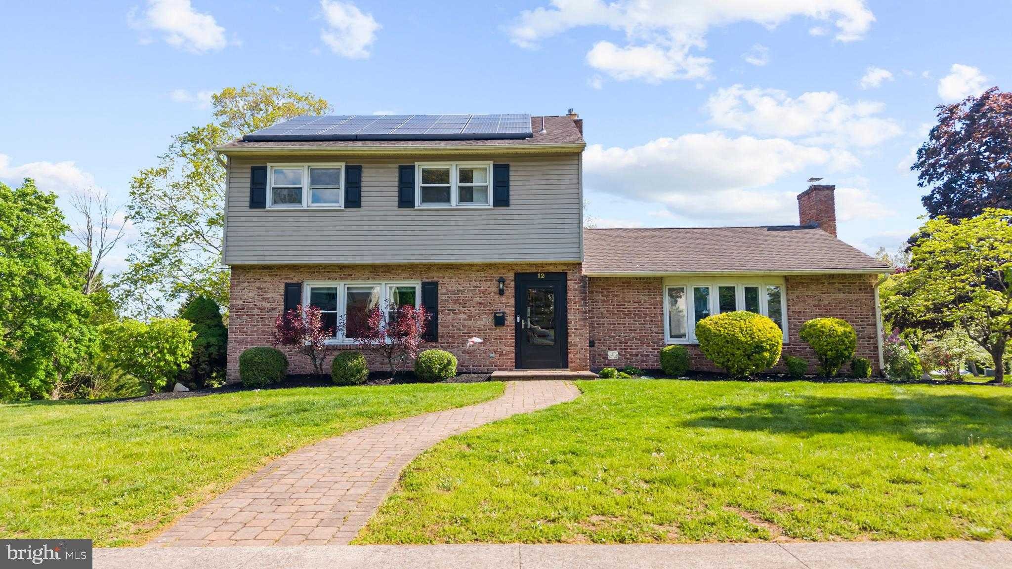 12 Magnolia CT photo 3