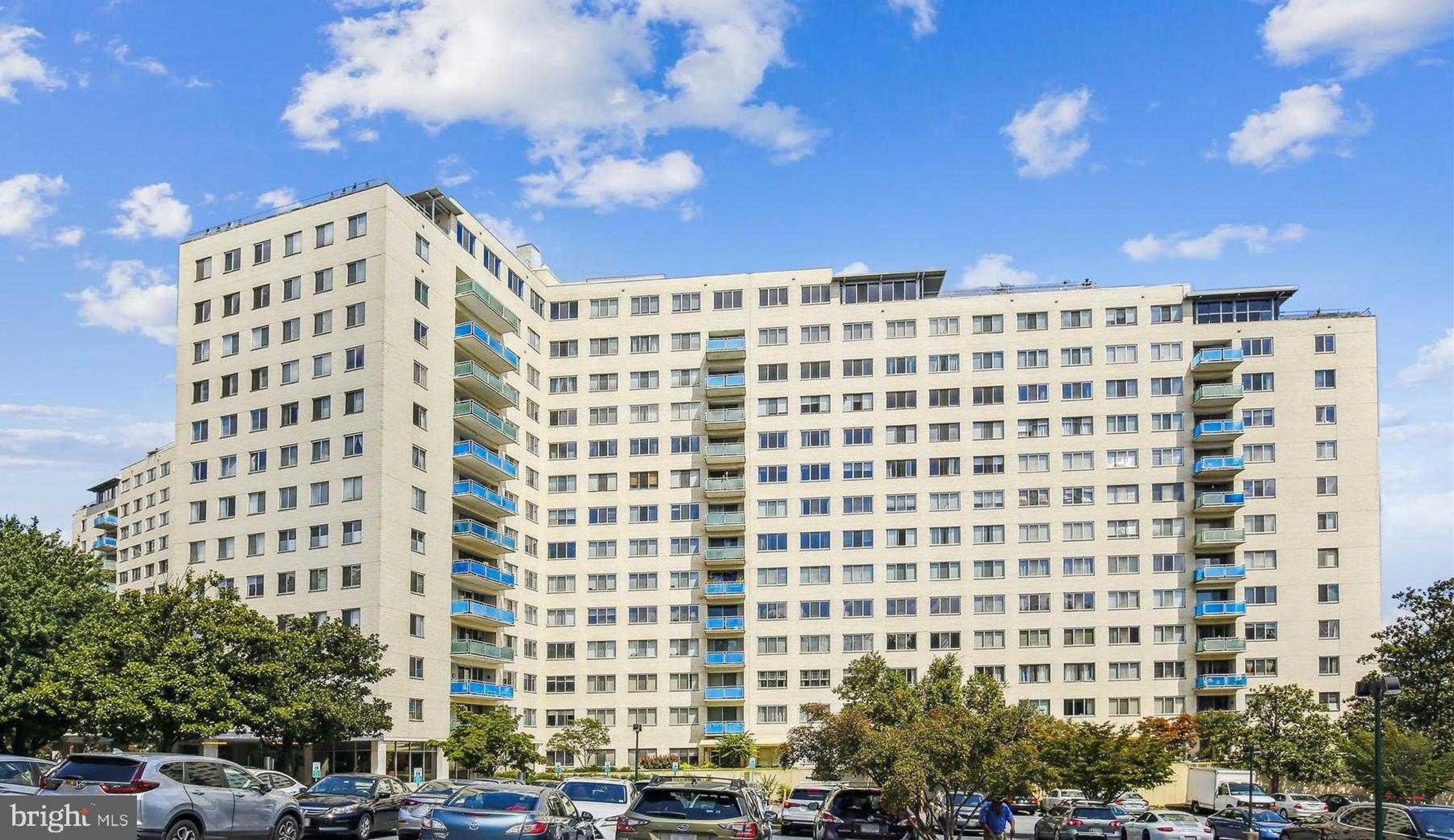 10201 Grosvenor Pl Apt 711, Rockville