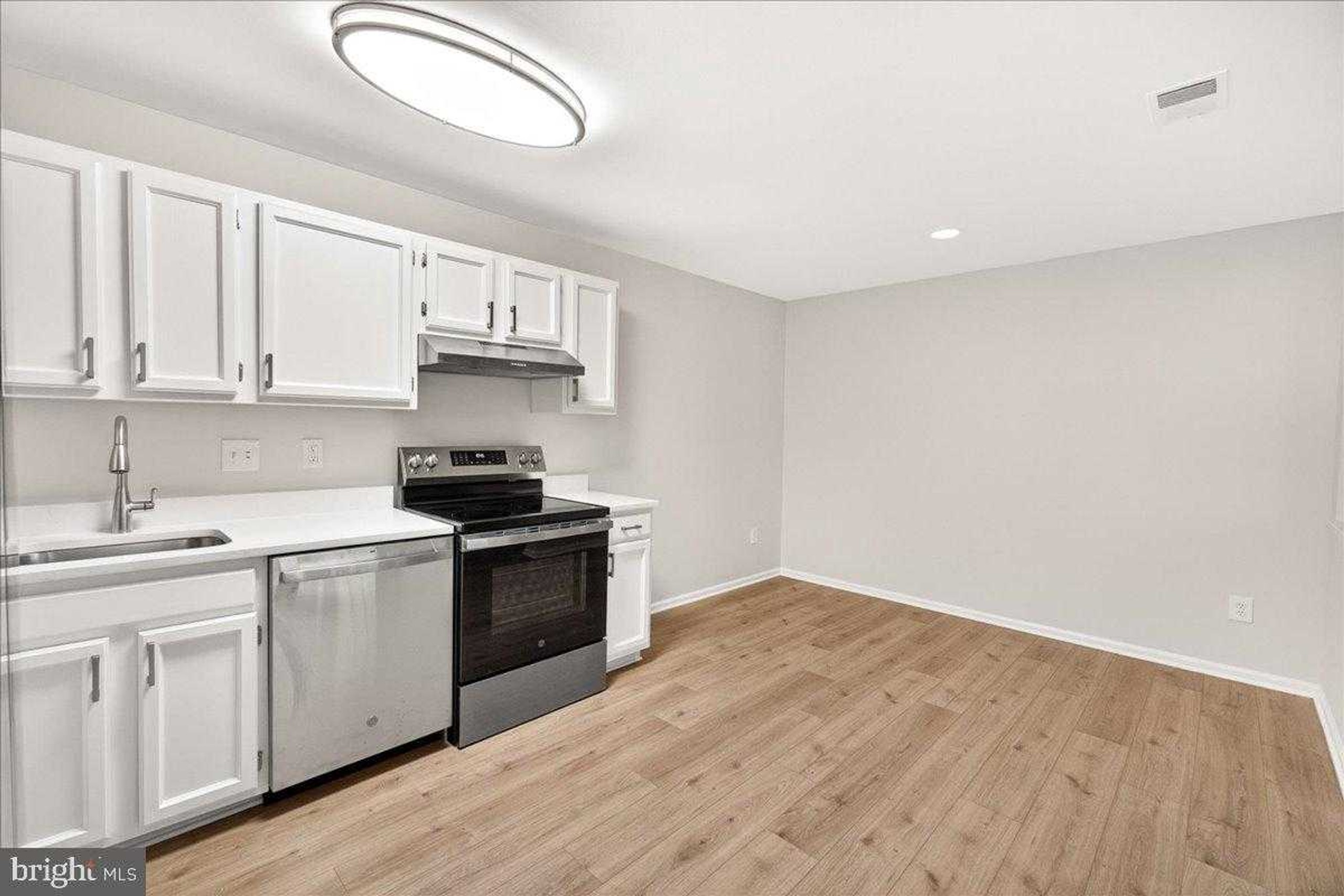 5700 Brewer House Cir photo 12