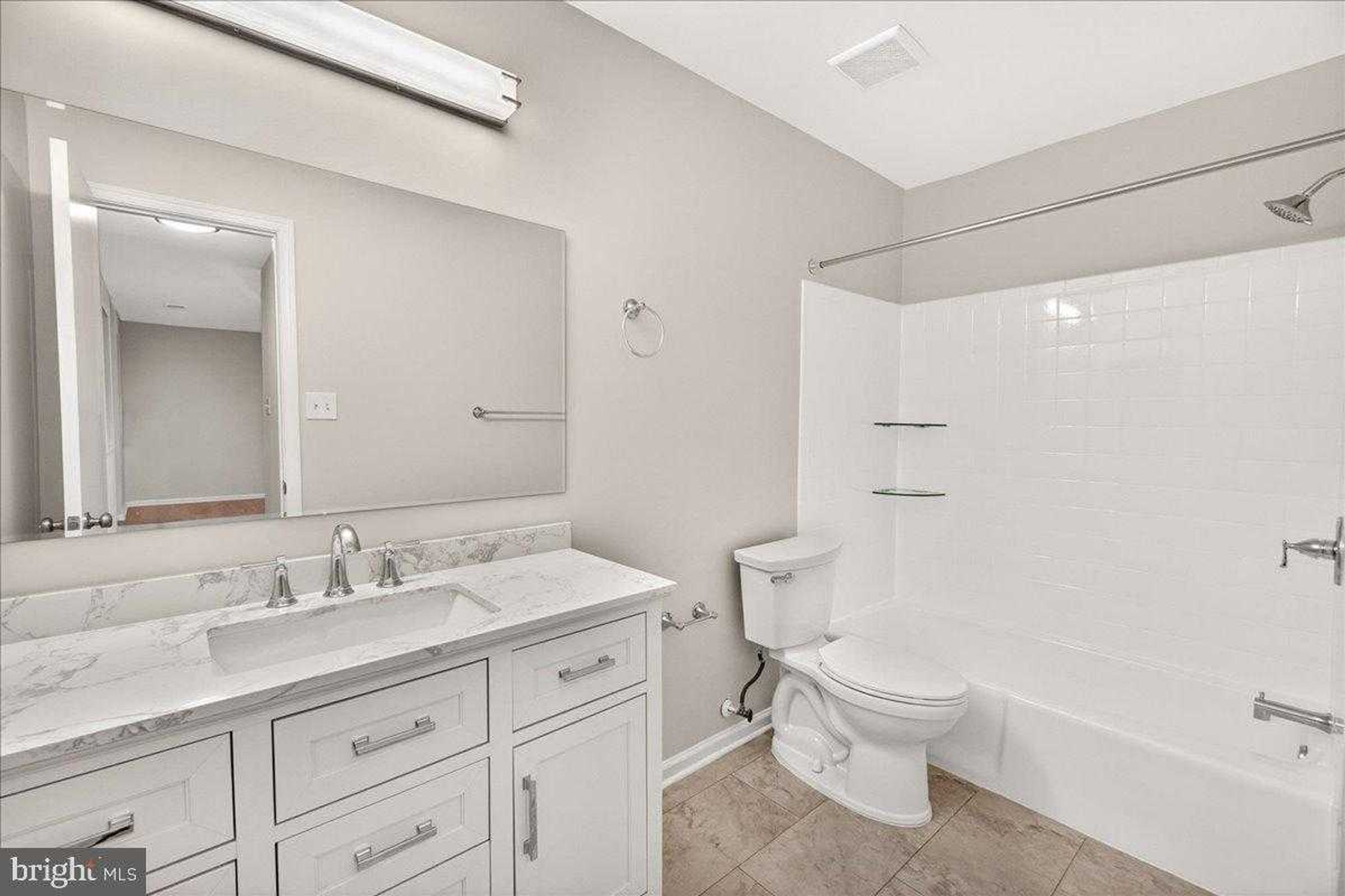 5700 Brewer House Cir photo 16