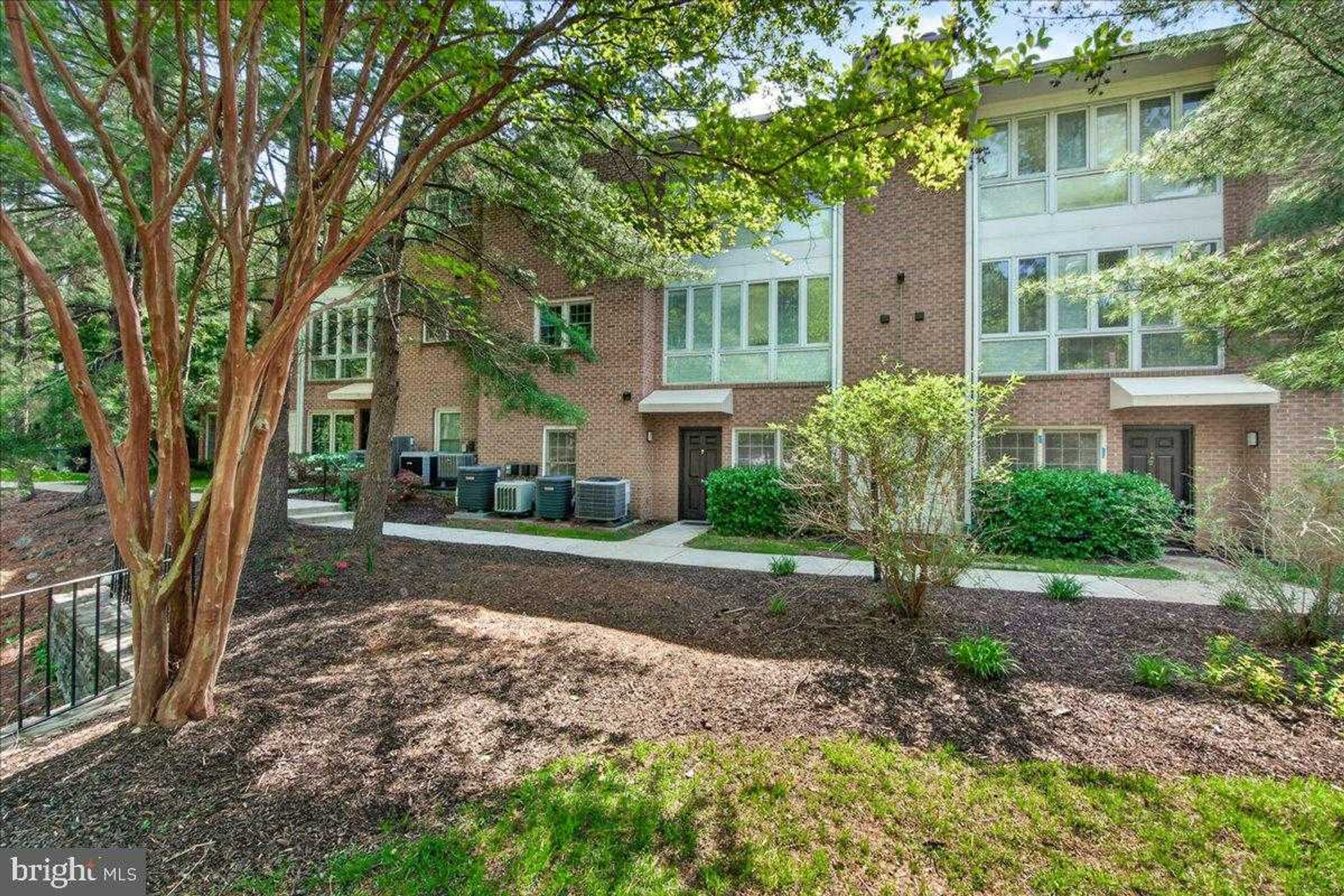 5700 Brewer House Cir photo 4