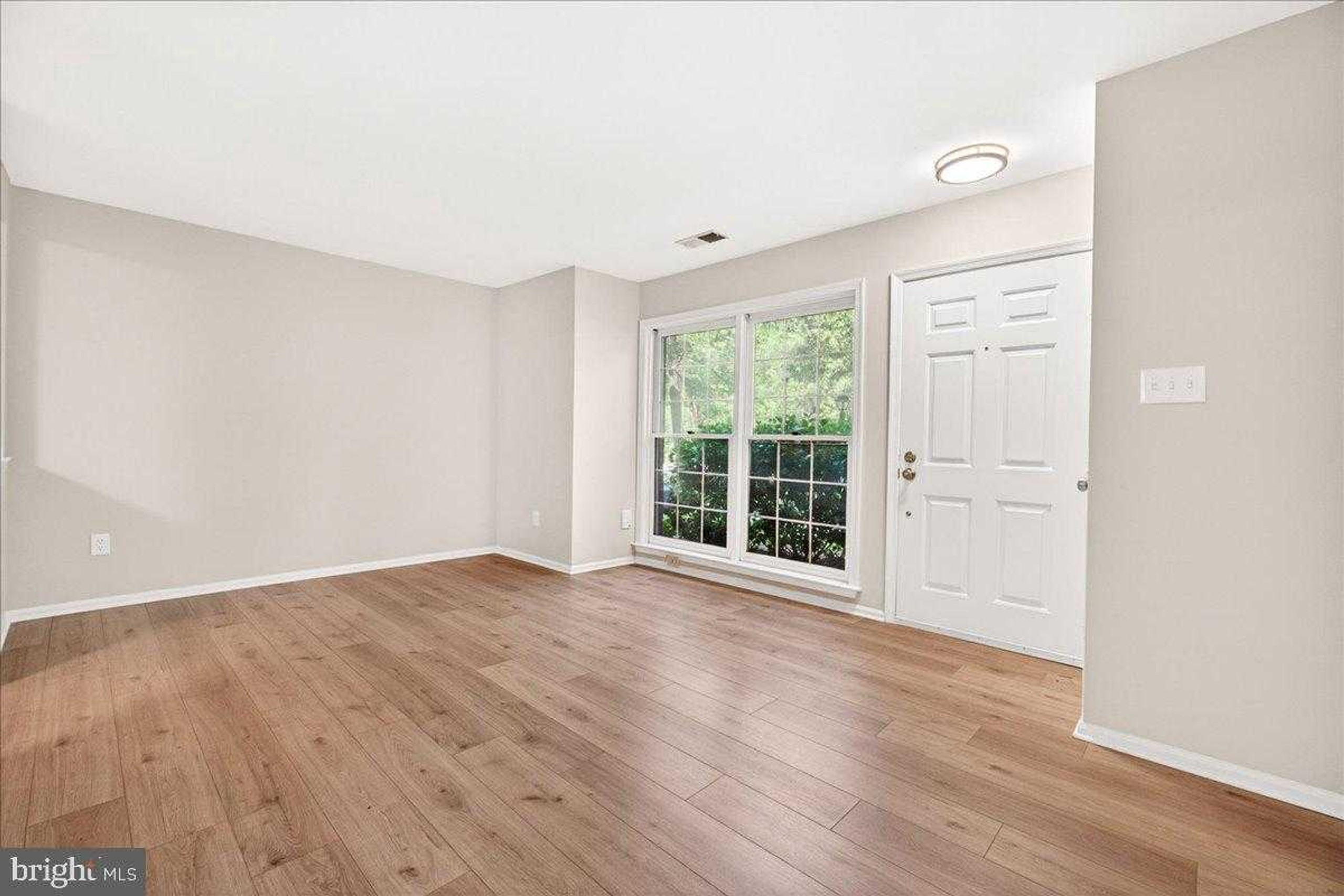 5700 Brewer House Cir photo 6