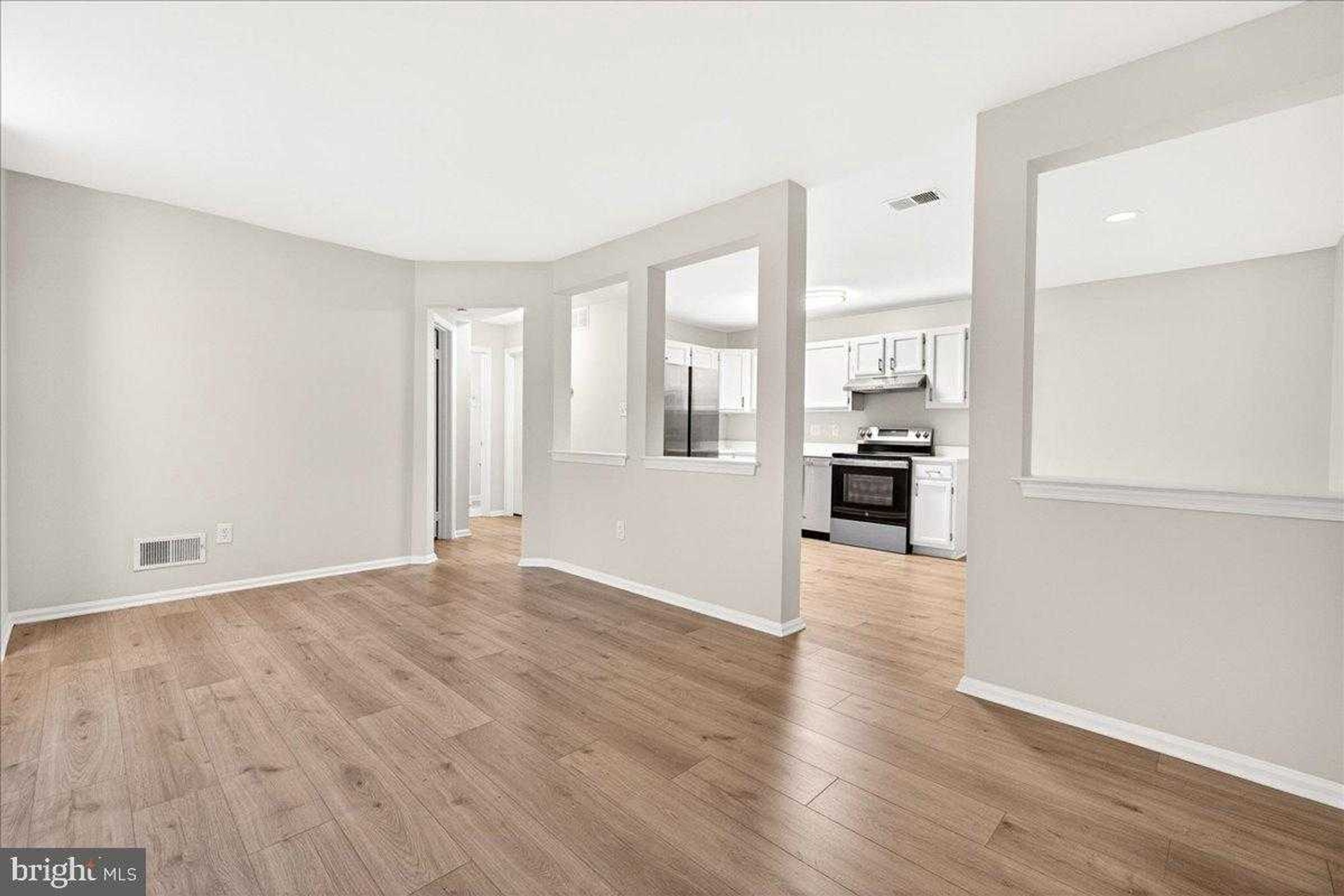 5700 Brewer House Cir photo 7