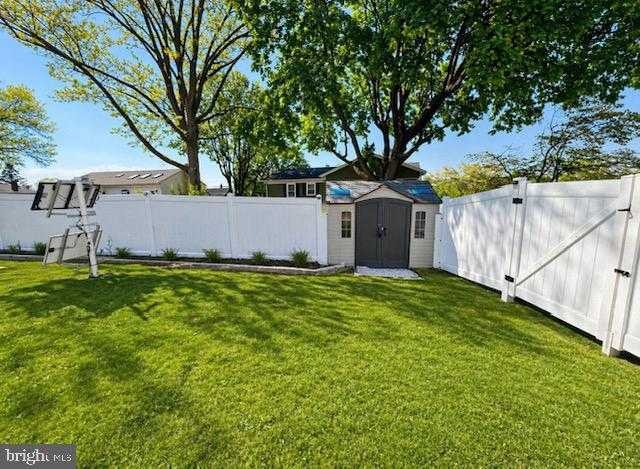 555 Woodland View Dr photo 7