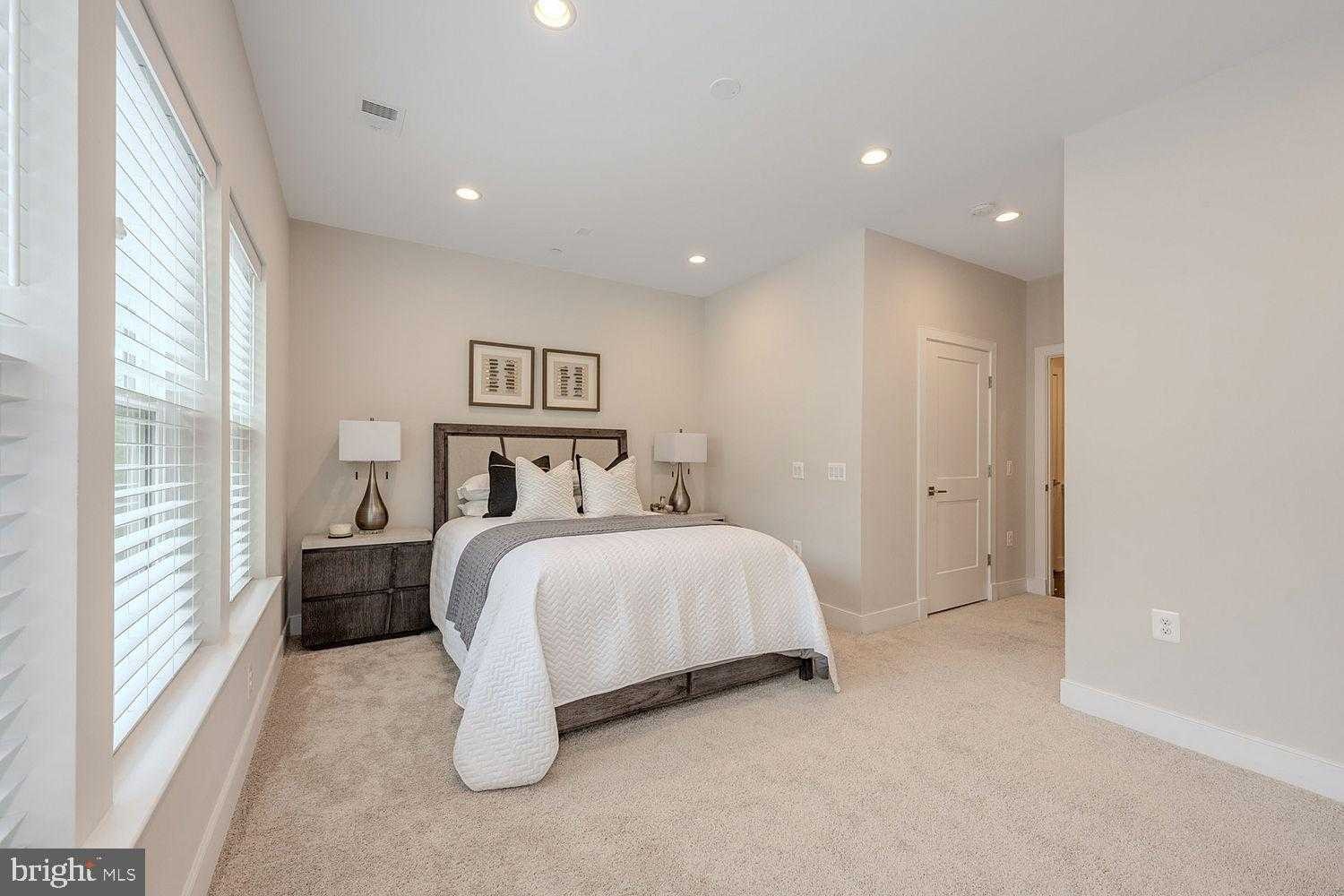10326 Grosvenor Pl photo 27