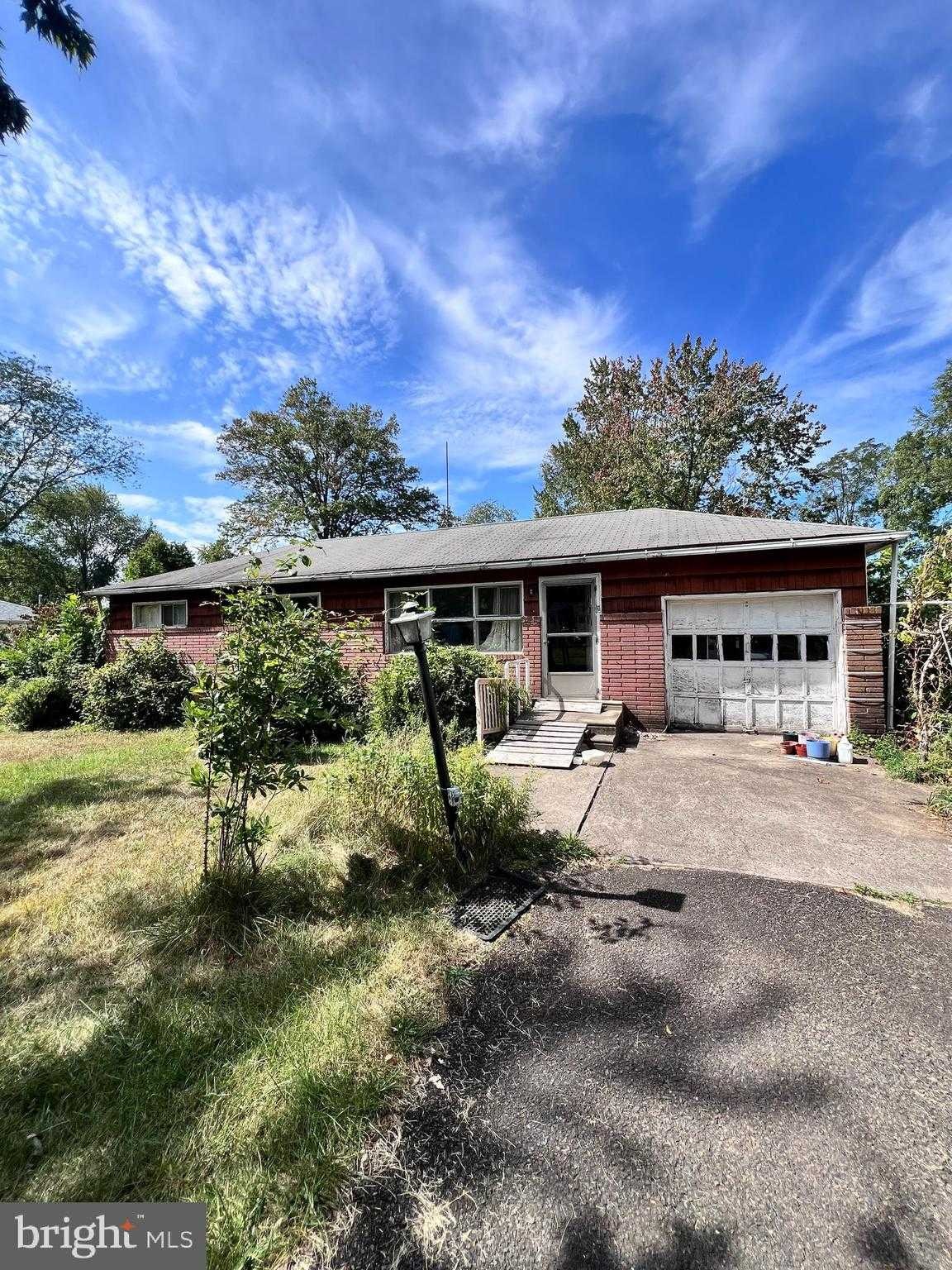 1457 Marlyns Ln photo 9