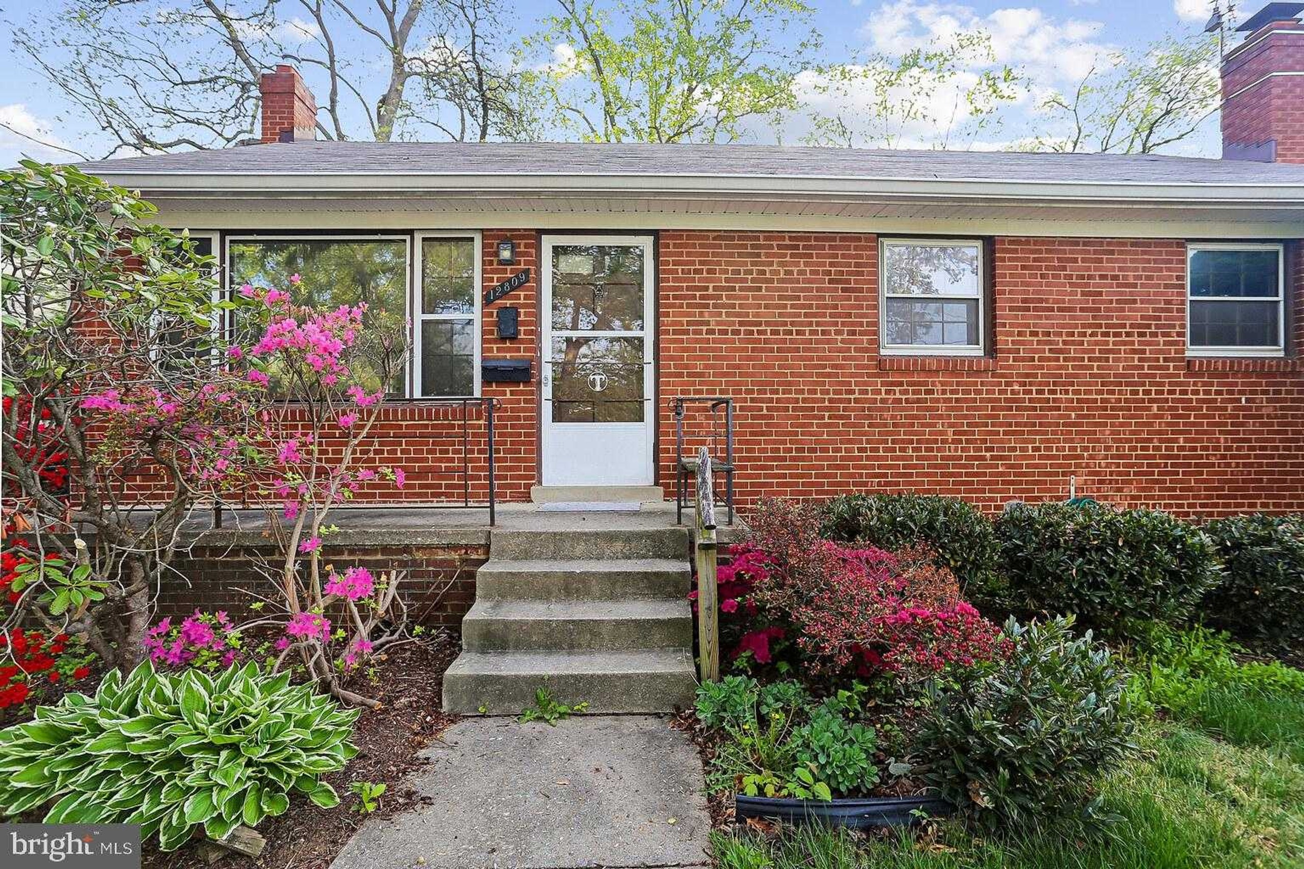 12809 Caldwell St, Rockville