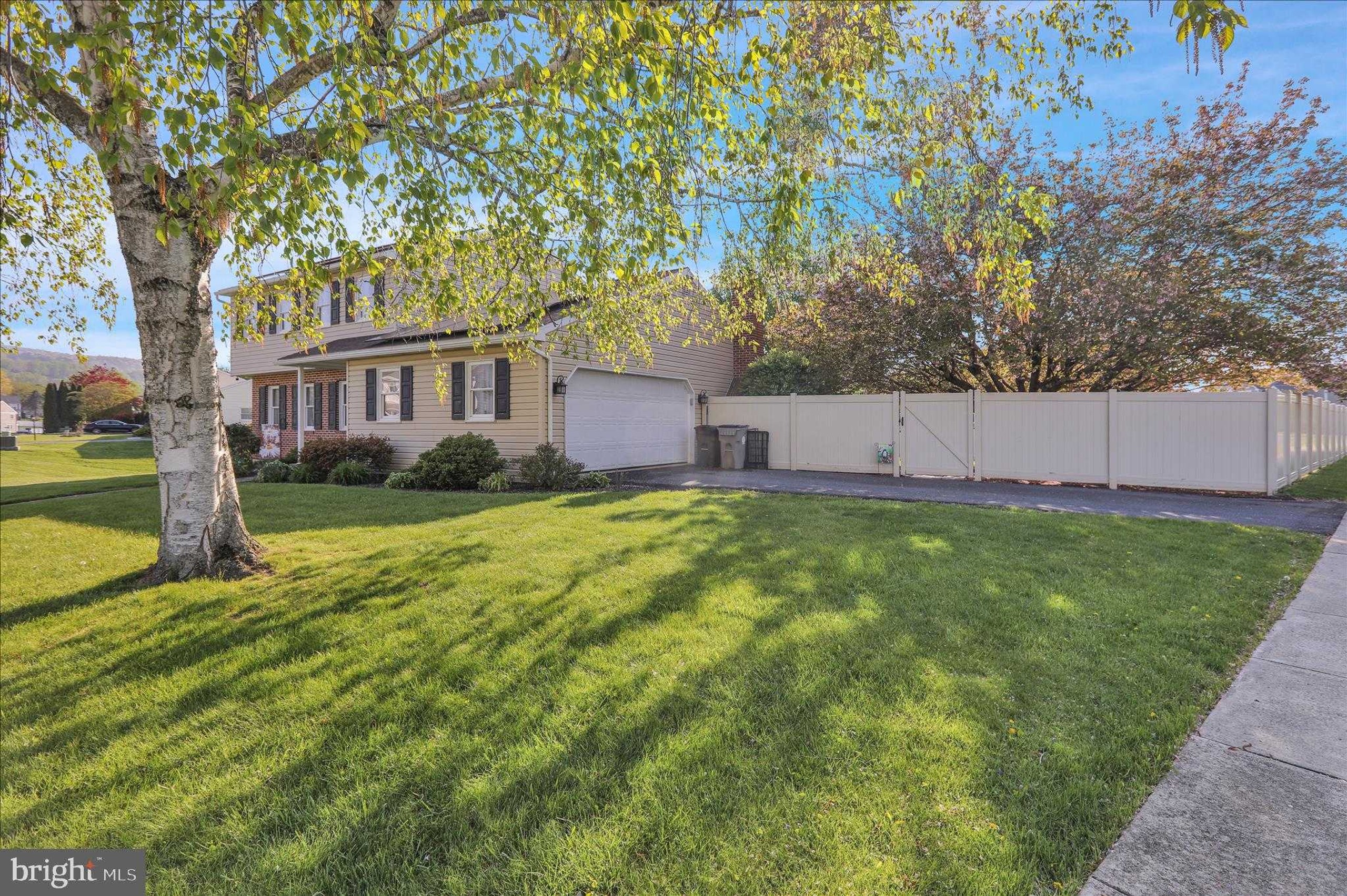 402 Columbus St photo 6