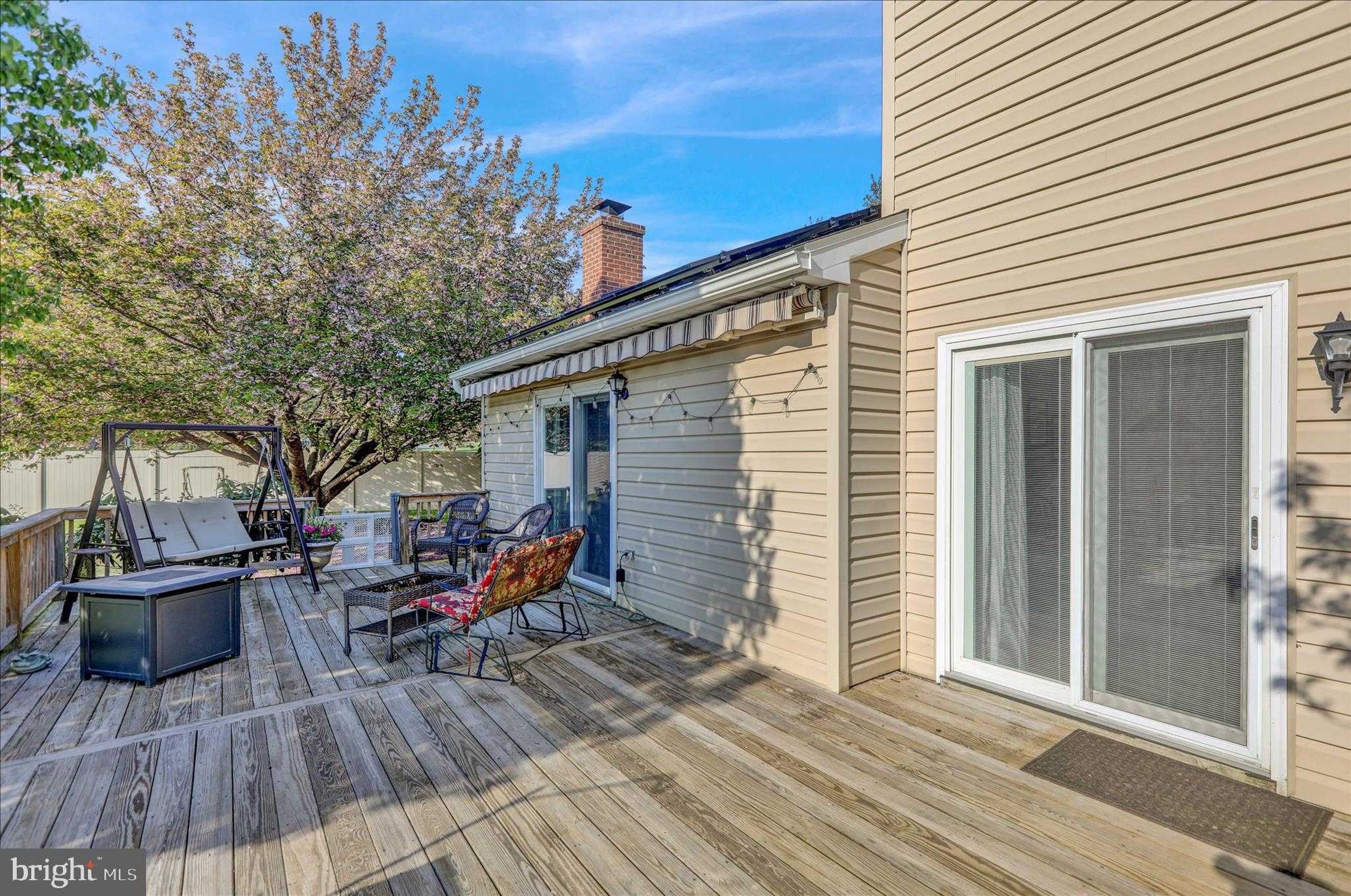 402 Columbus St photo 9