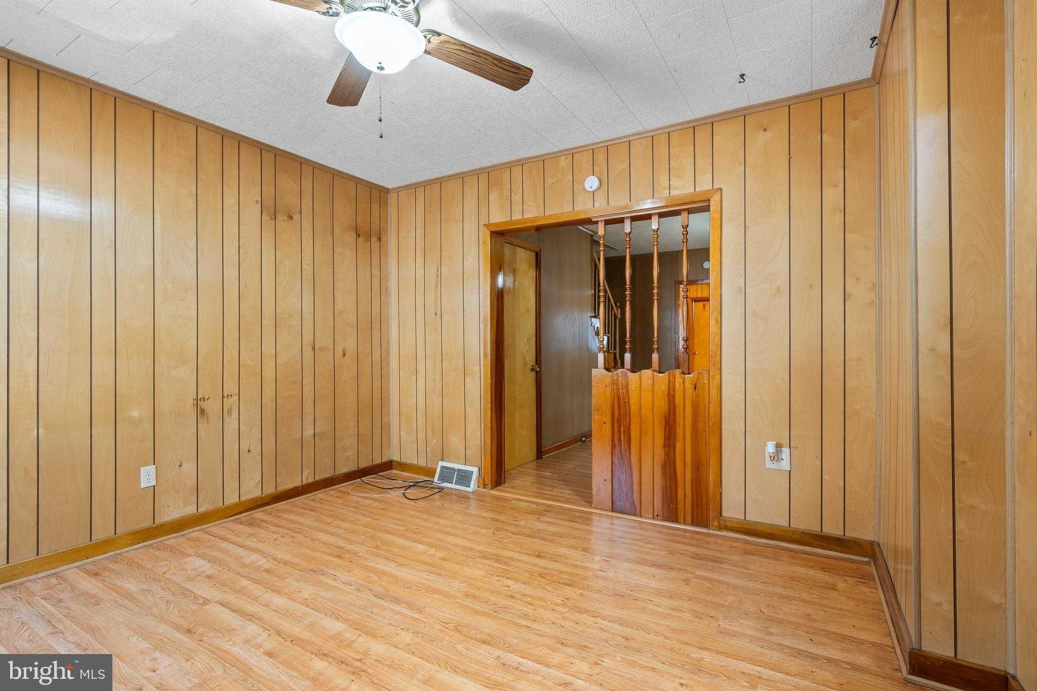 129 Mccomas St photo 4