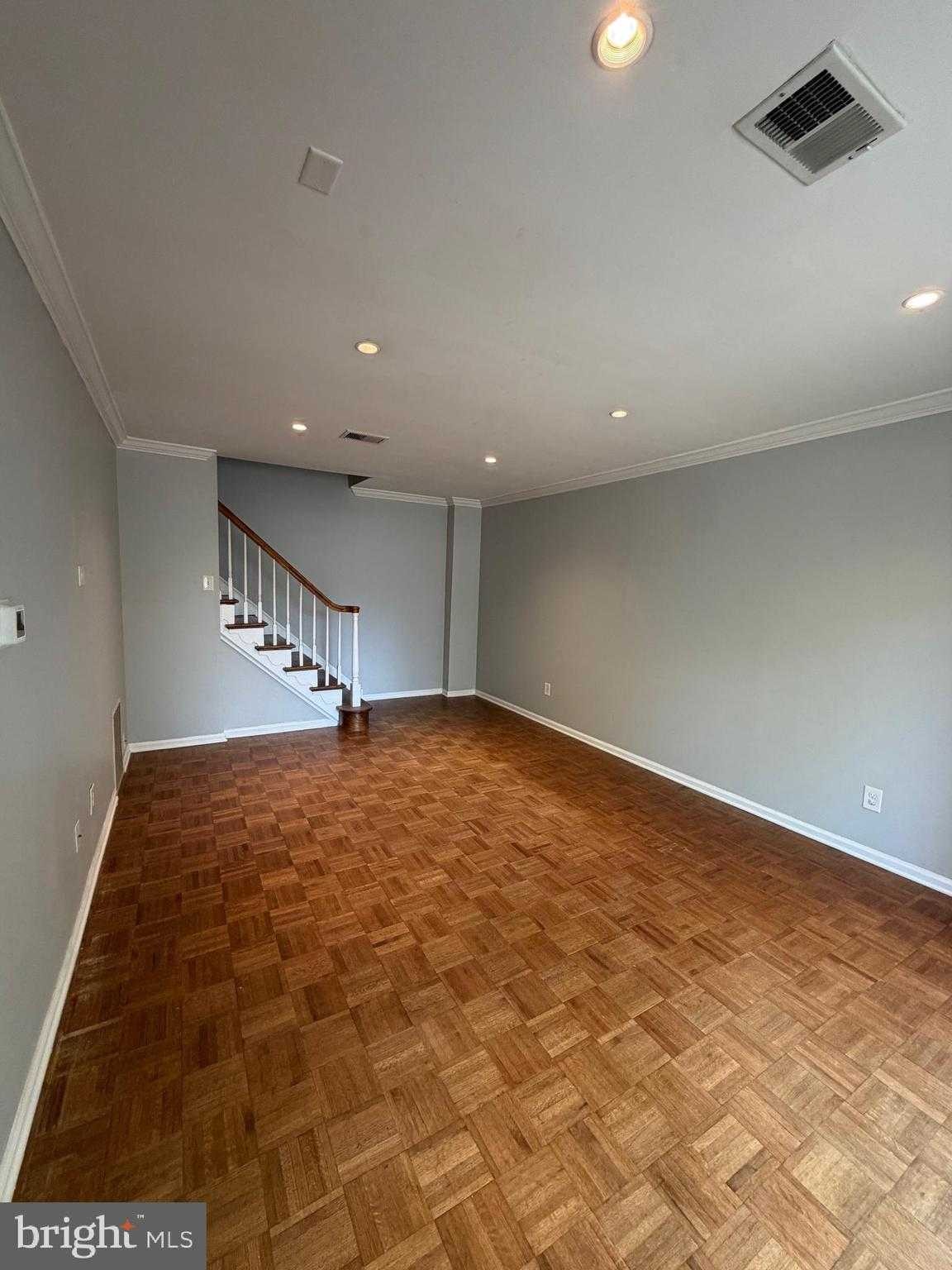 101 Montgomery Ave Apt B2 photo 2