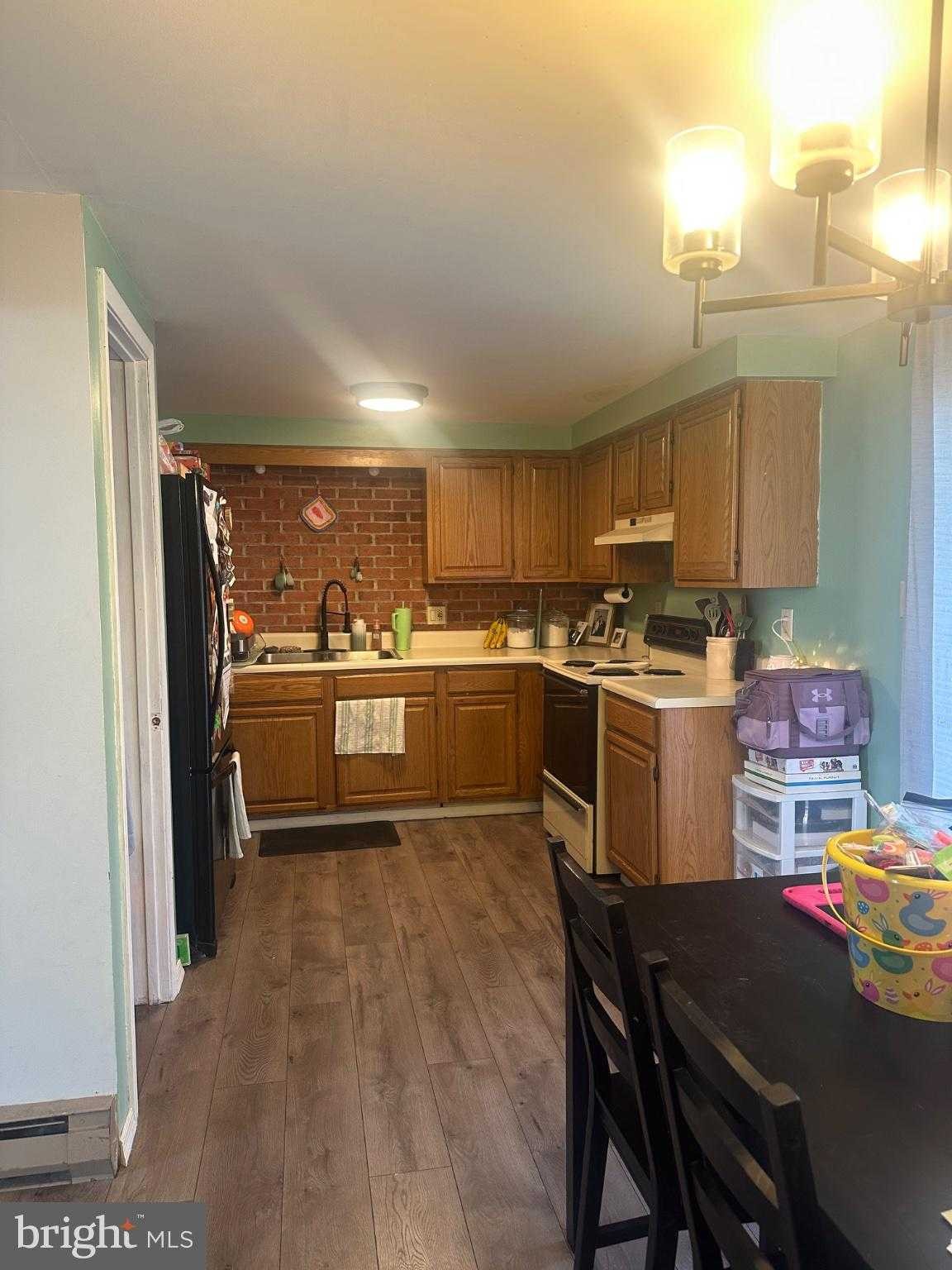 649 E Maple St photo 11