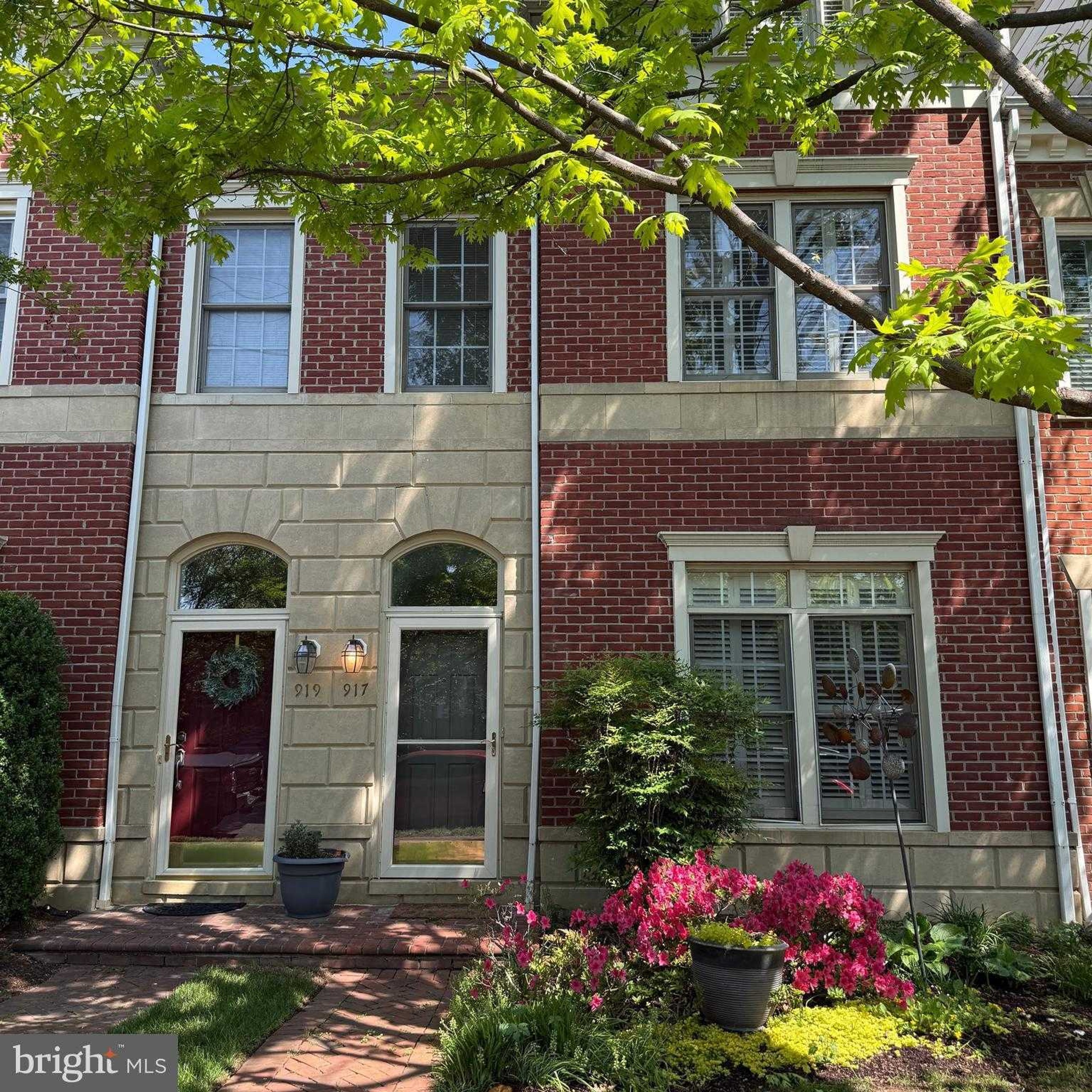 917 Bernard St, Alexandria