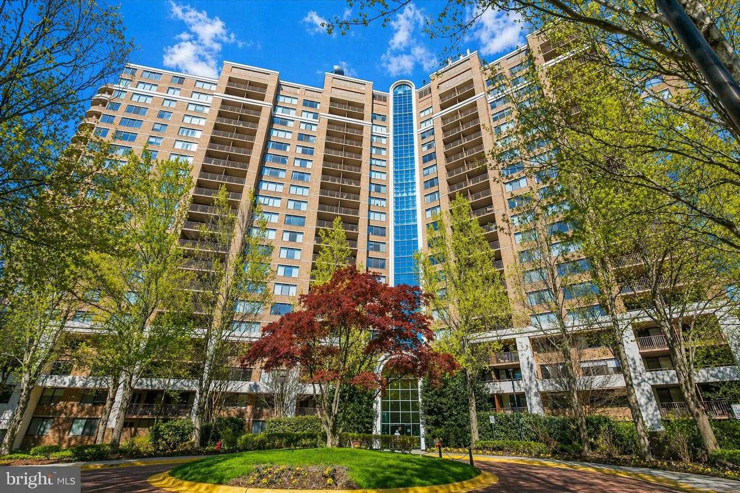 10101 Grosvenor Pl Apt 614, Rockville