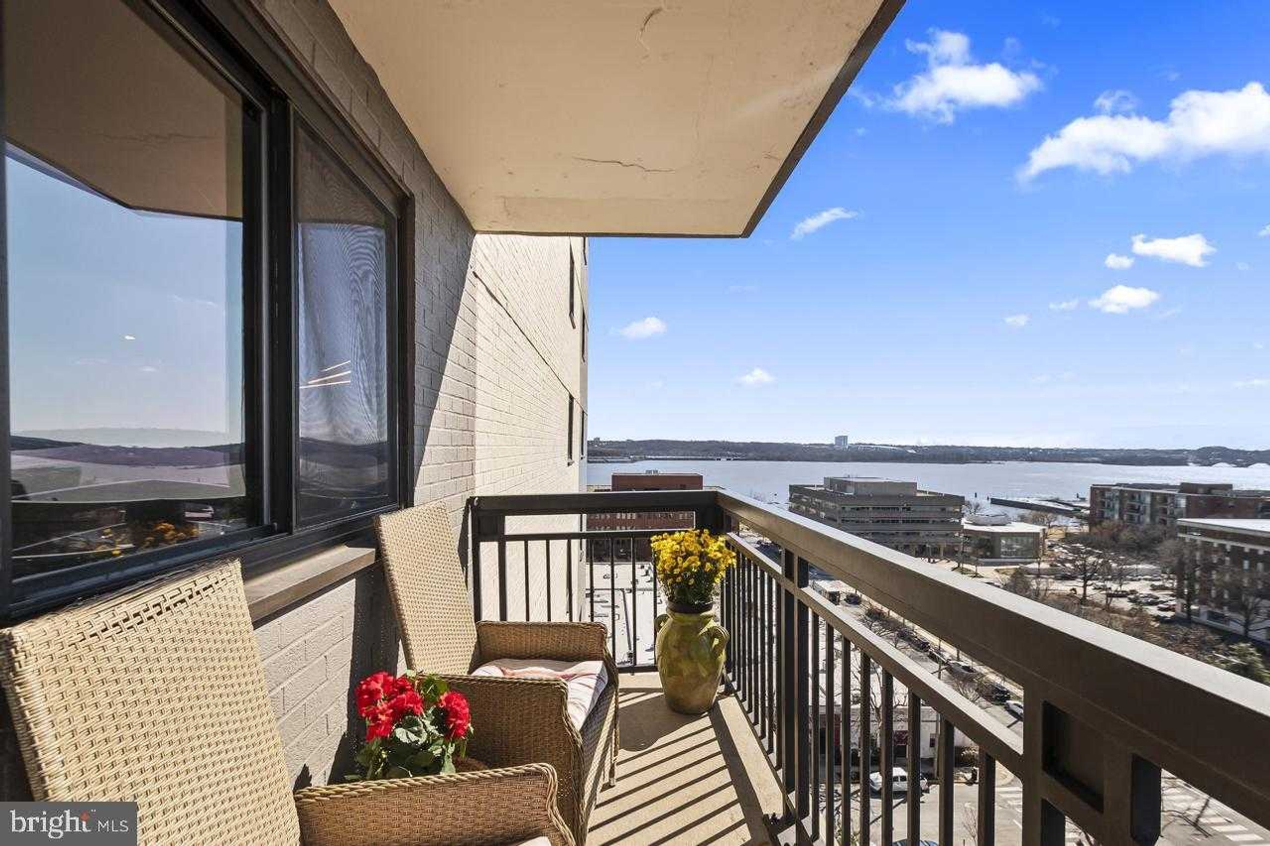 801 N Pitt St, Alexandria