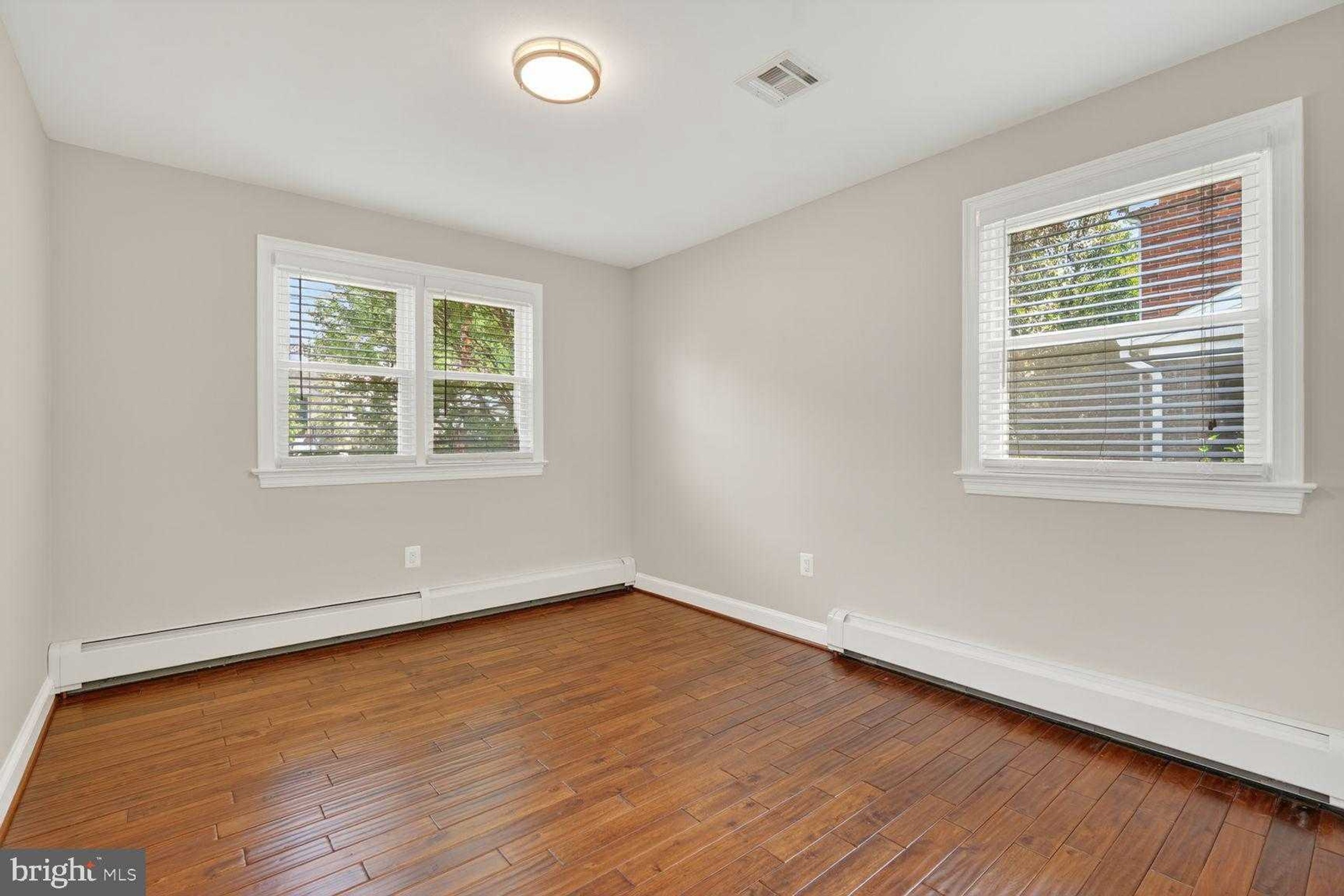 4320 Loyola Ave photo 26