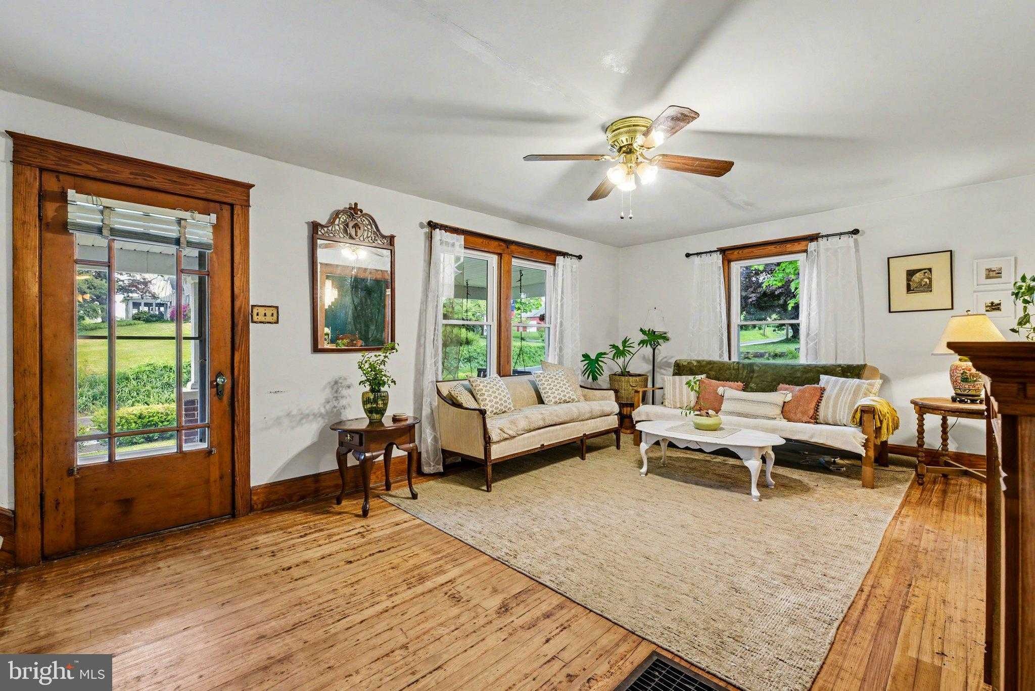 186 W York St photo 2