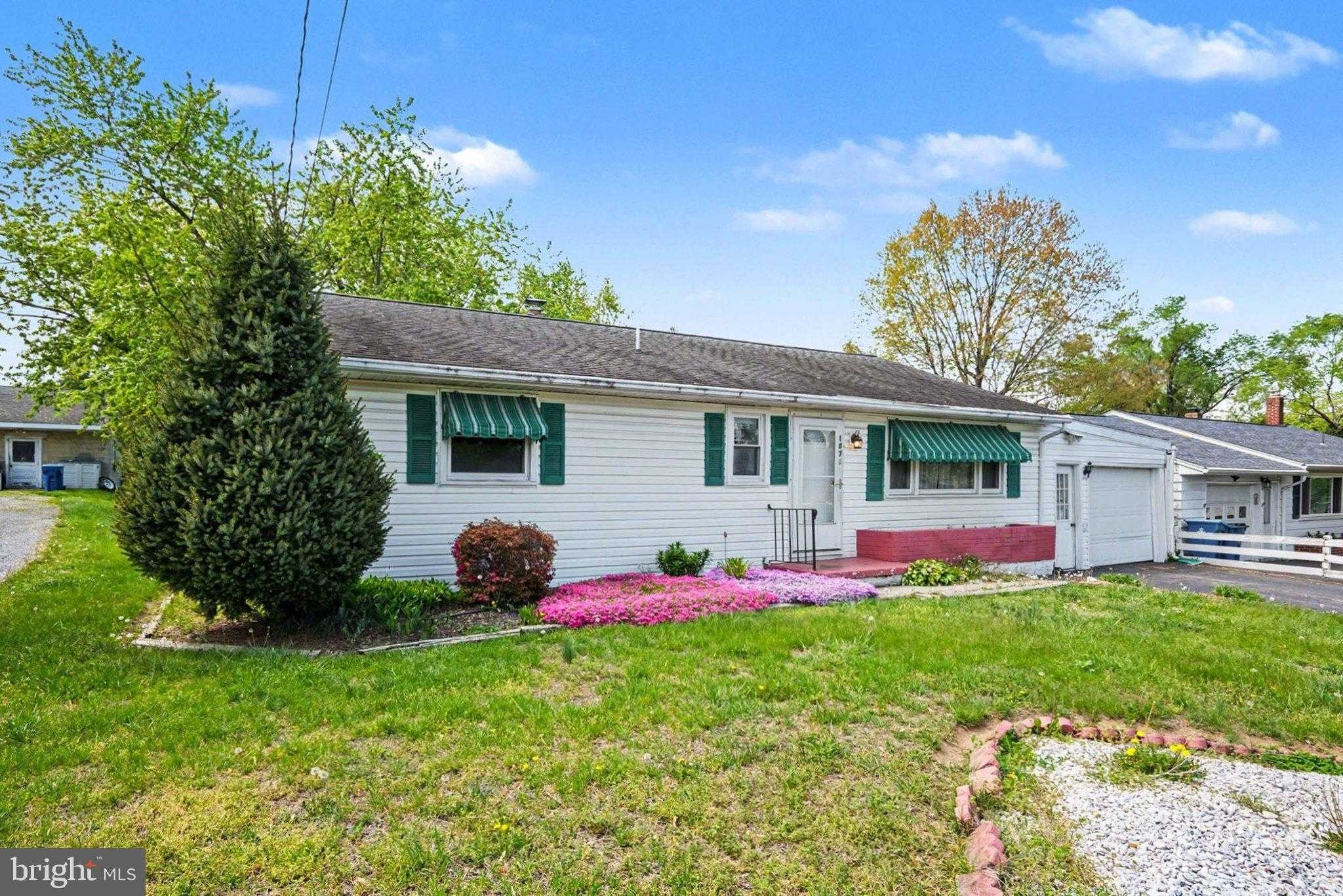1872 Spring Rd photo 3