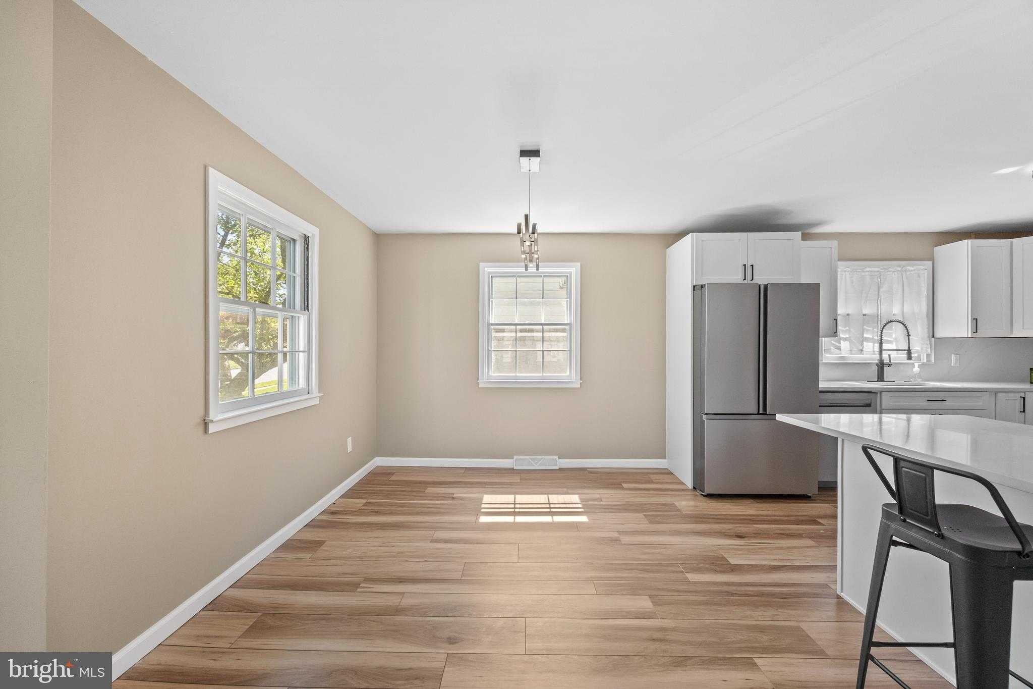 323 Edgewood Ave photo 13