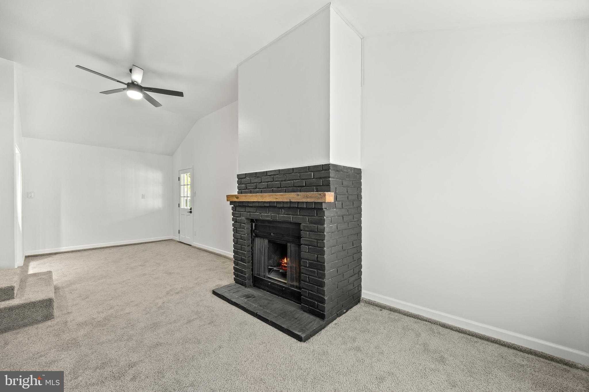 323 Edgewood Ave photo 18