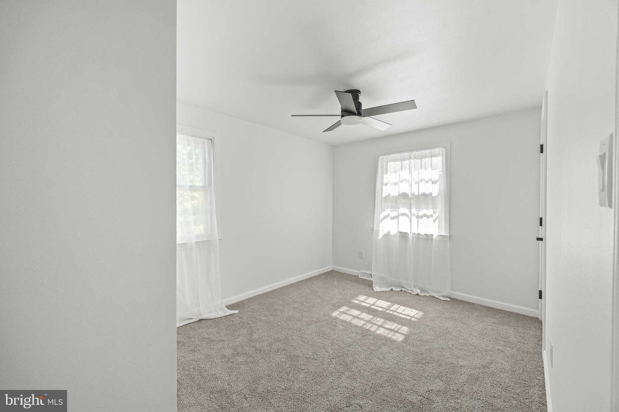 323 Edgewood Ave photo 25