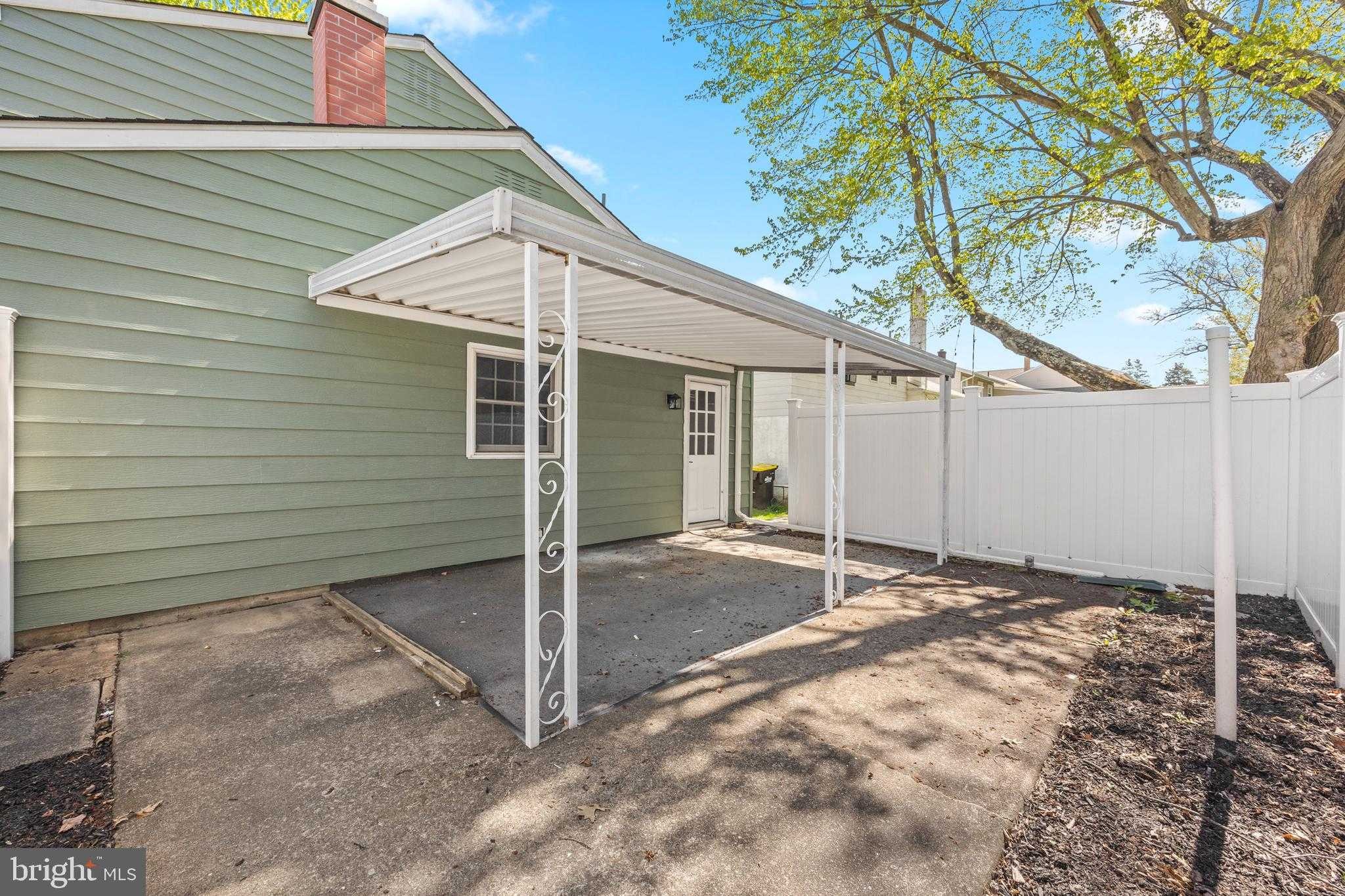 323 Edgewood Ave photo 8