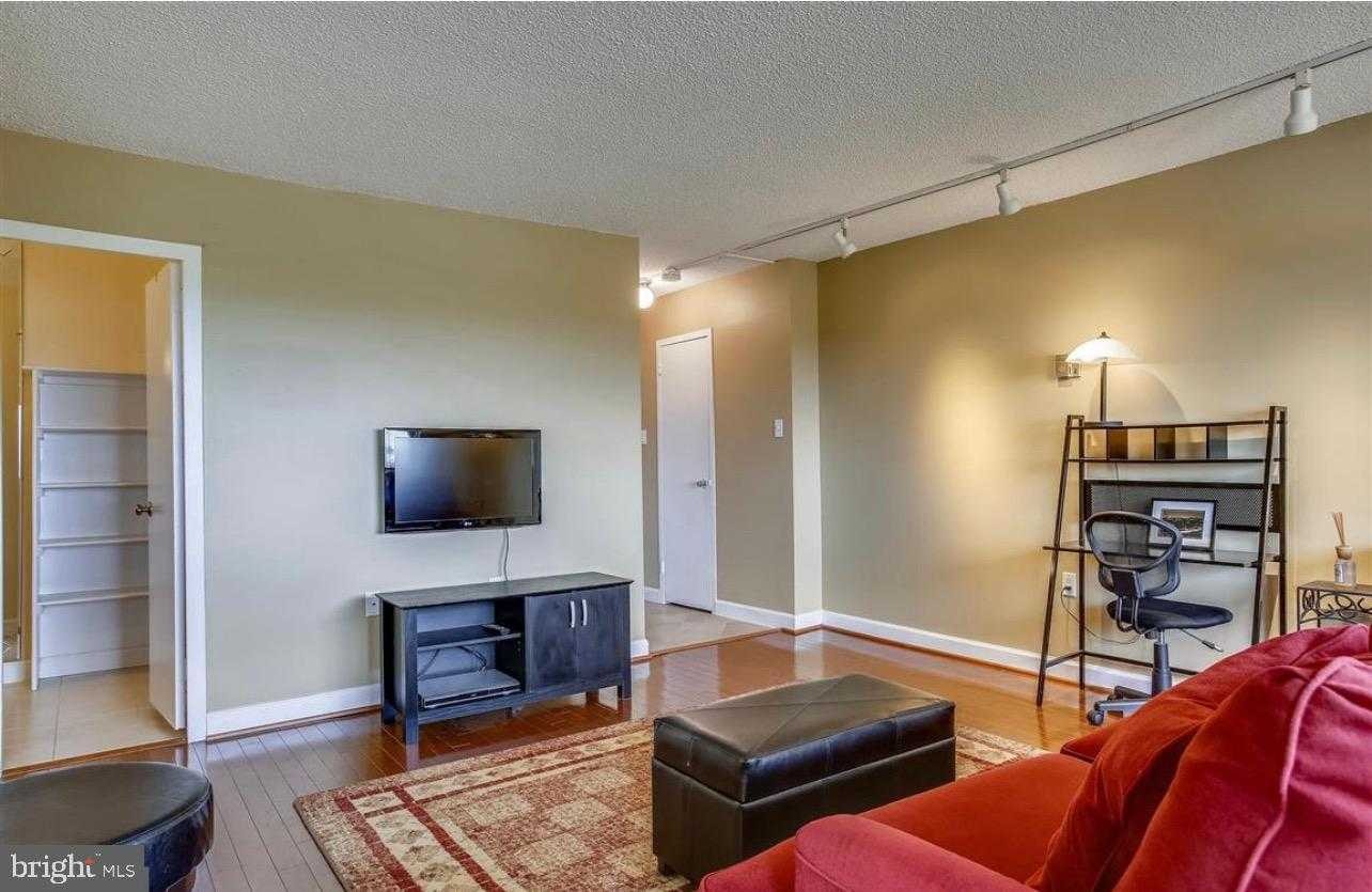 2500 N Van Dorn St photo 5