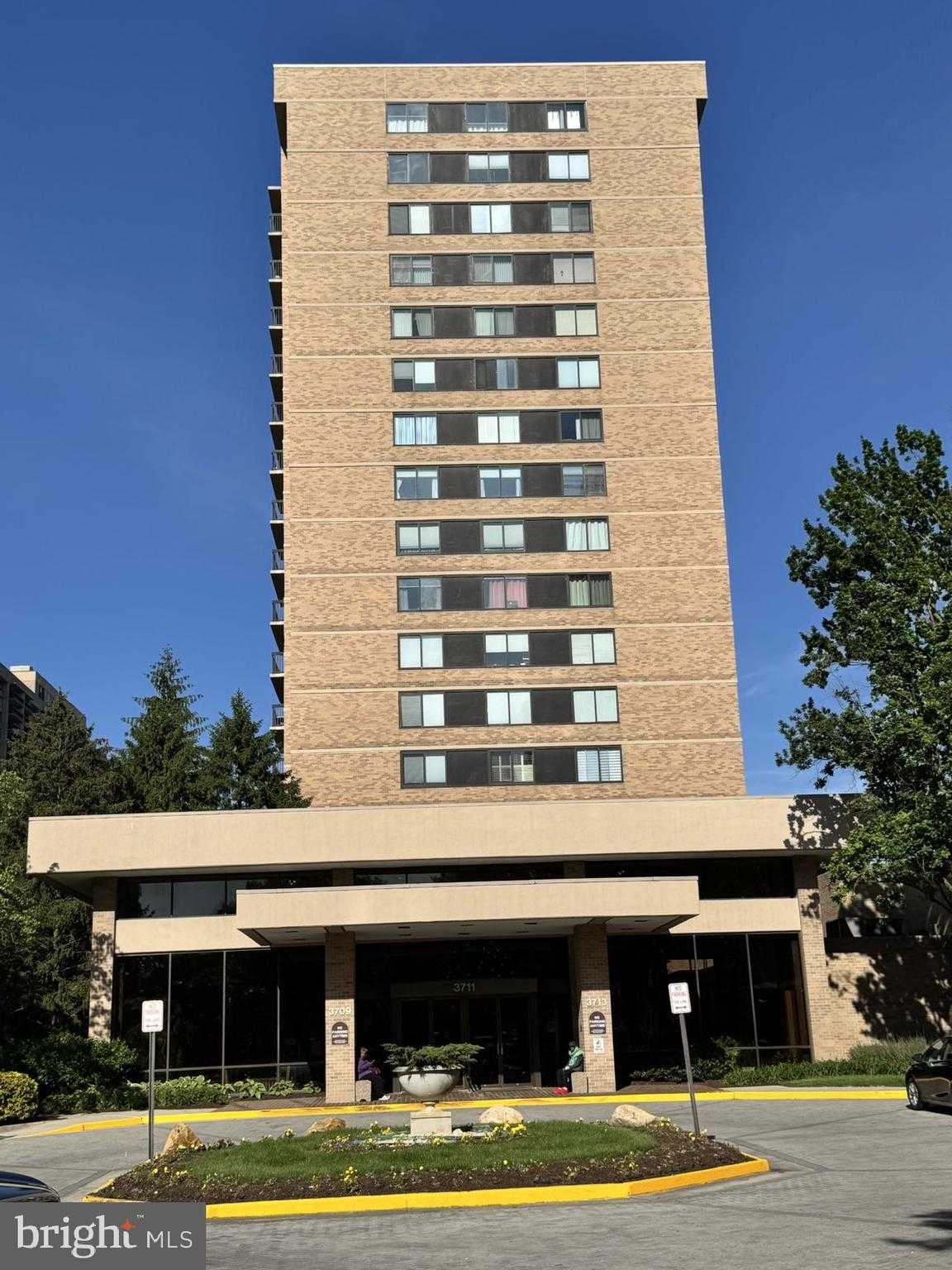 3713 S George Mason Dr Apt 1005
