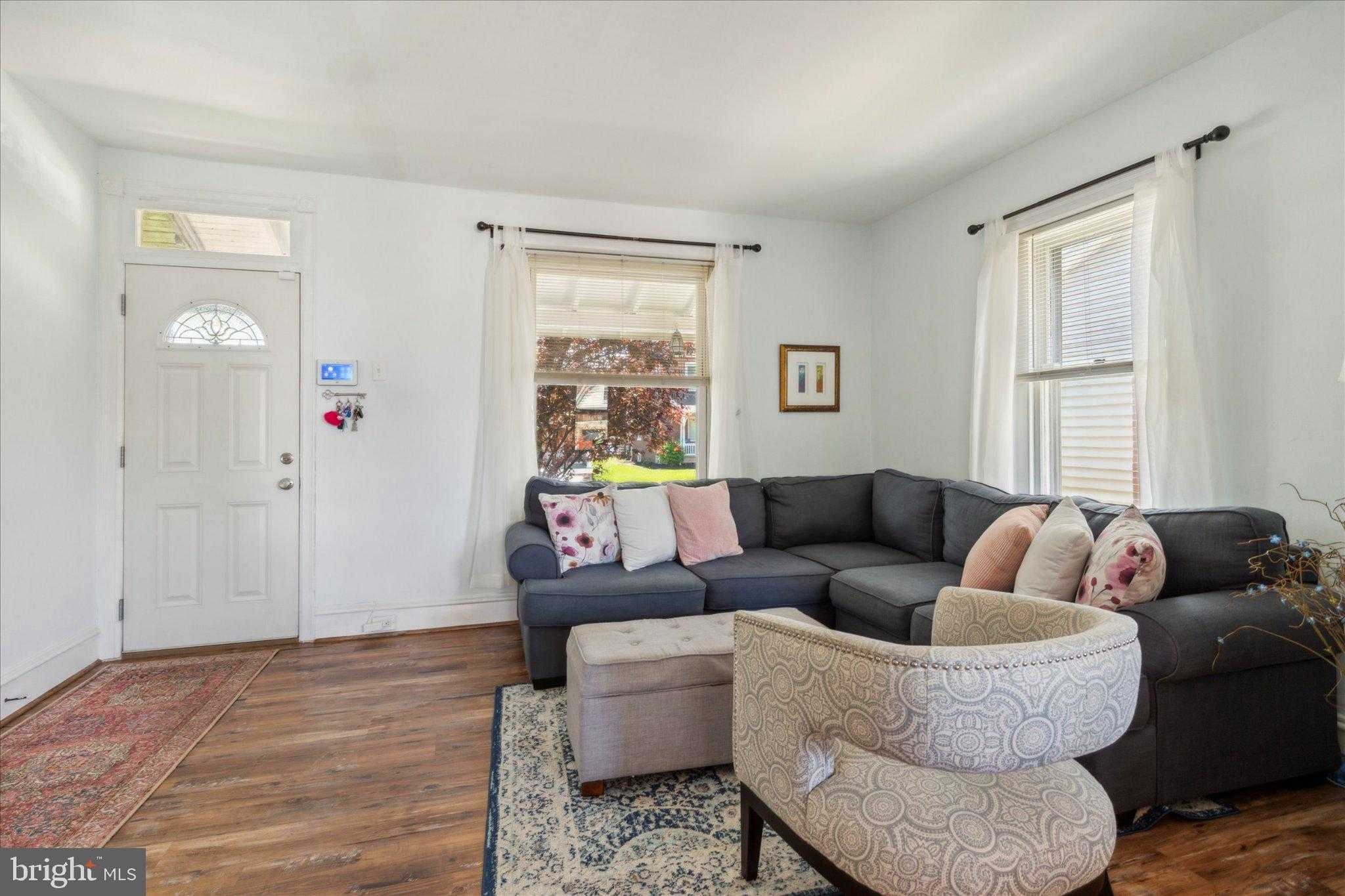347 York Ave photo 4