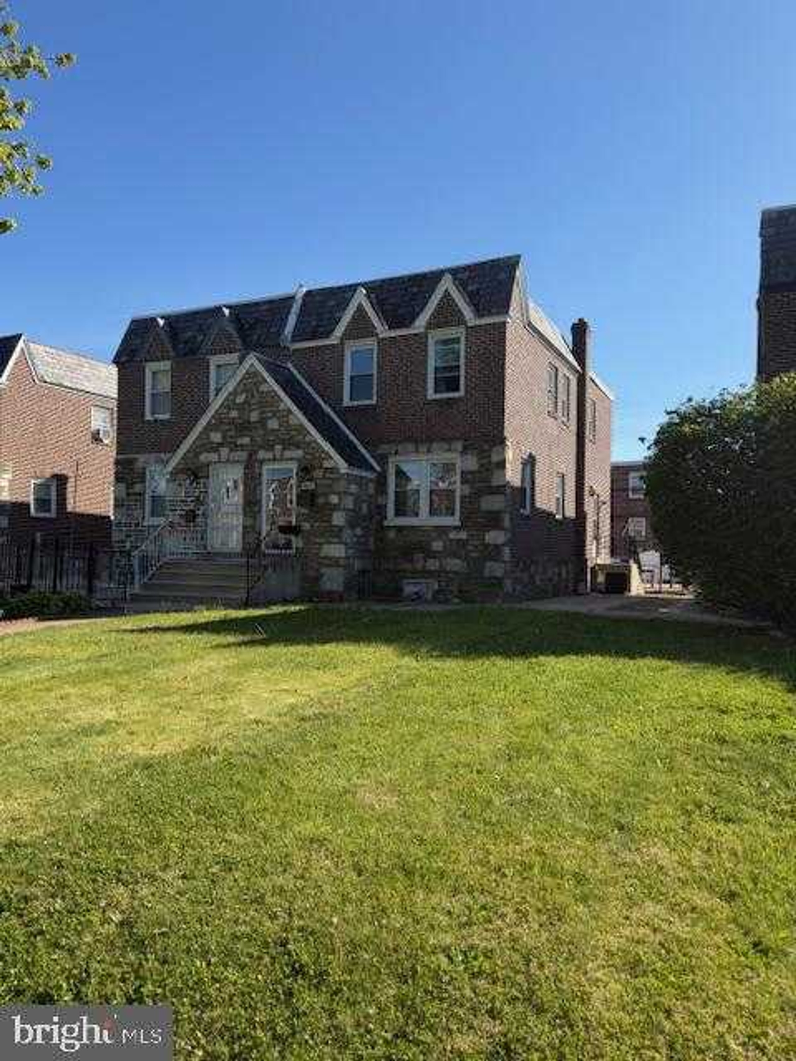 904 Princeton Ave photo 2